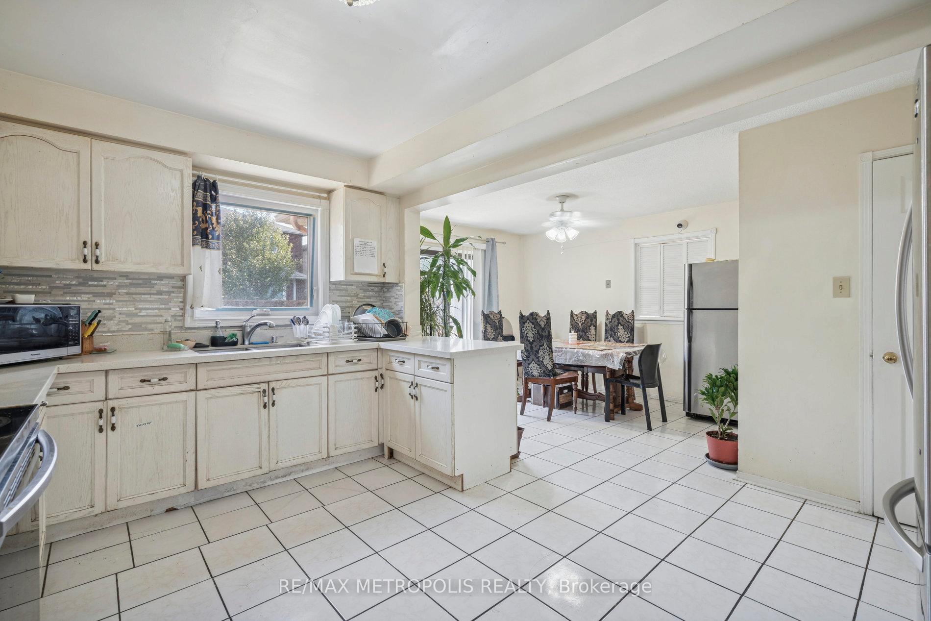 Photo 12 of 387 Ray Lawson Boulevard, Brampton, Fletcher's Creek South — HOMEH
