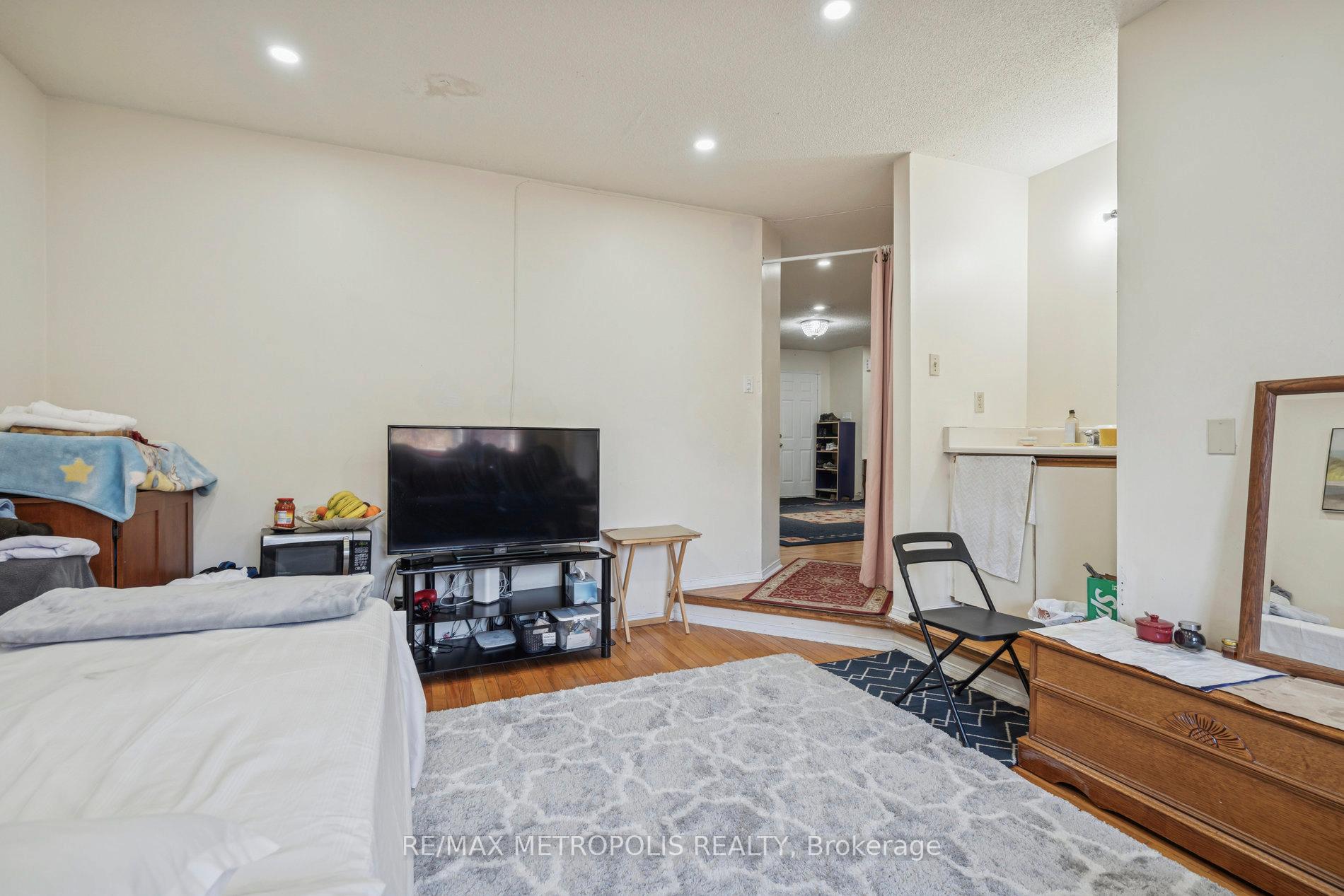 Photo 17 of 387 Ray Lawson Boulevard, Brampton, Fletcher's Creek South — HOMEH