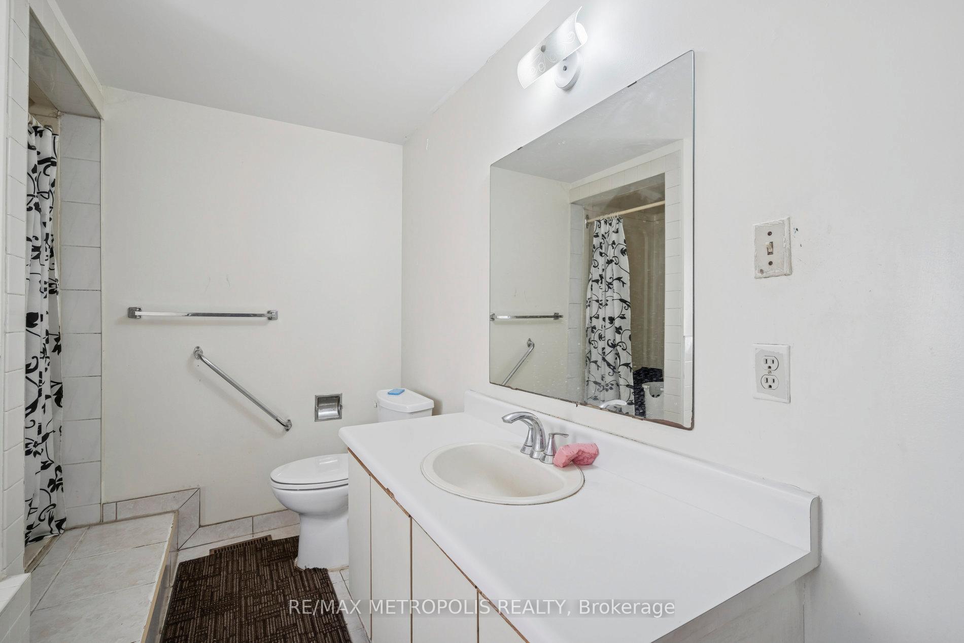 Photo 25 of 387 Ray Lawson Boulevard, Brampton, Fletcher's Creek South — HOMEH