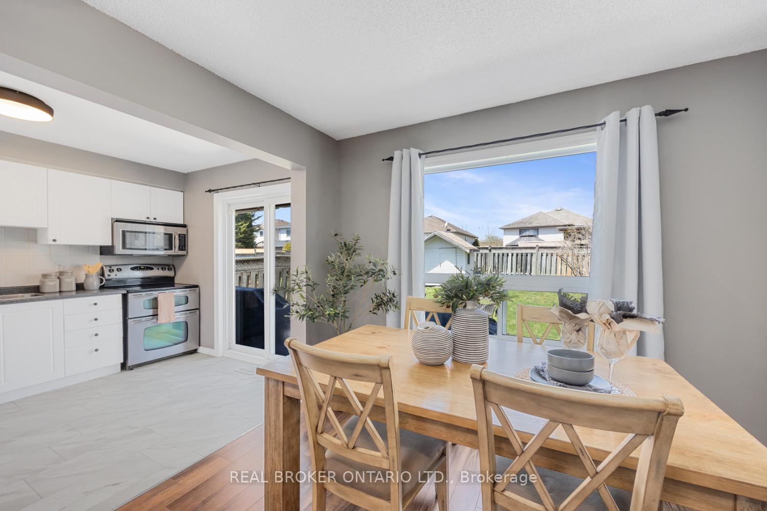 Photo 11 of 22 Willey Drive, Clarington, Bowmanville — HOMEH