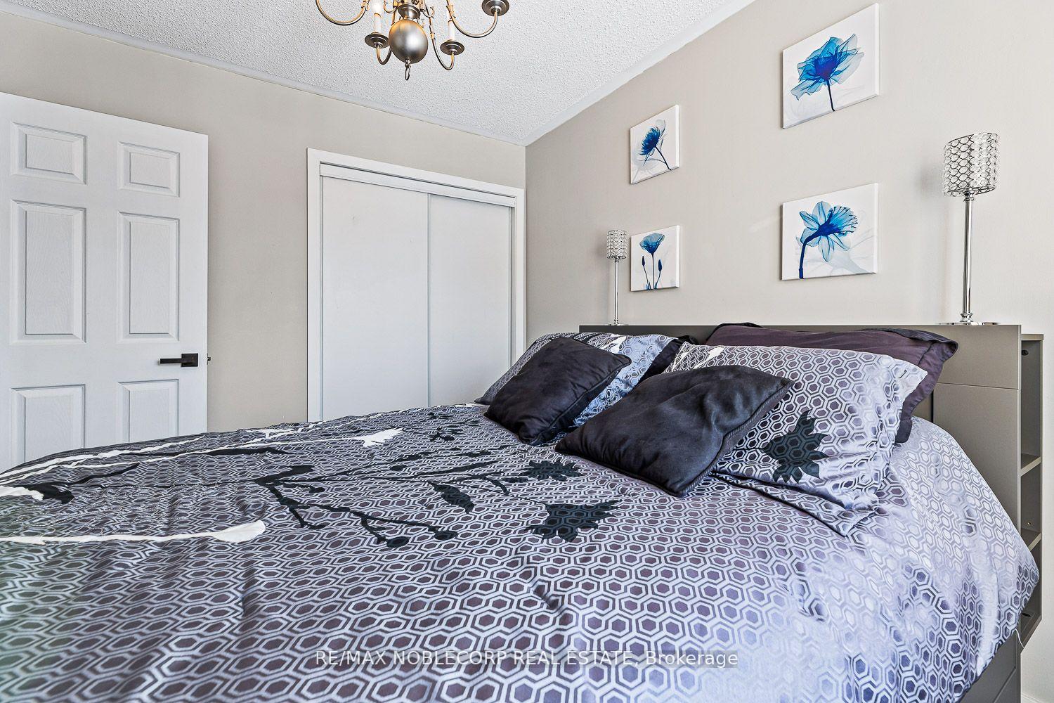 Photo 15 of 108 Senator Way E, Caledon, Bolton North — HOMEH