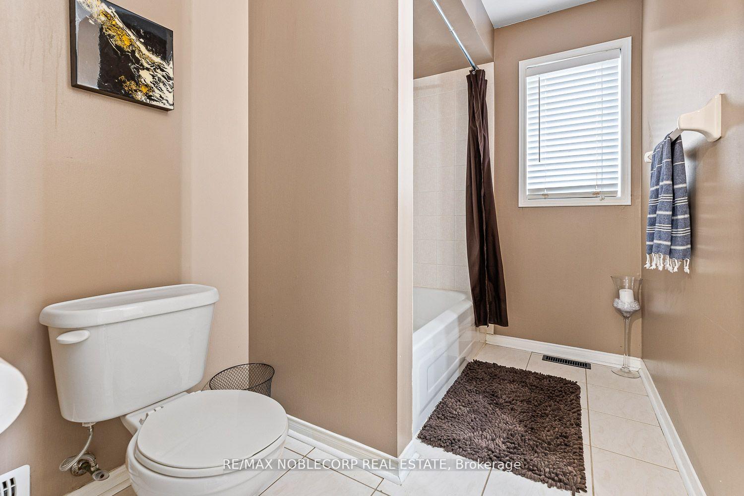 Photo 16 of 108 Senator Way E, Caledon, Bolton North — HOMEH