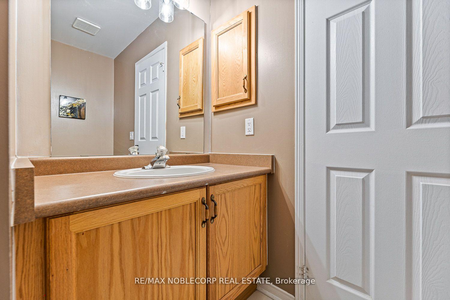 Photo 17 of 108 Senator Way E, Caledon, Bolton North — HOMEH