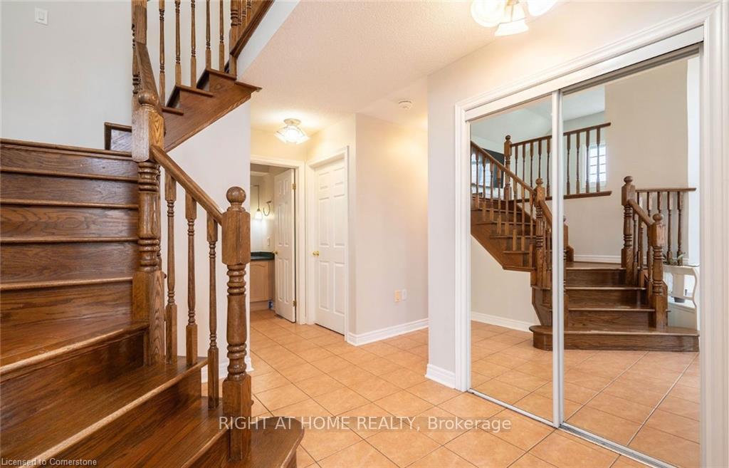 Photo 4 of 1262 Upper Paradise Road, Hamilton, Carpenter — HOMEH