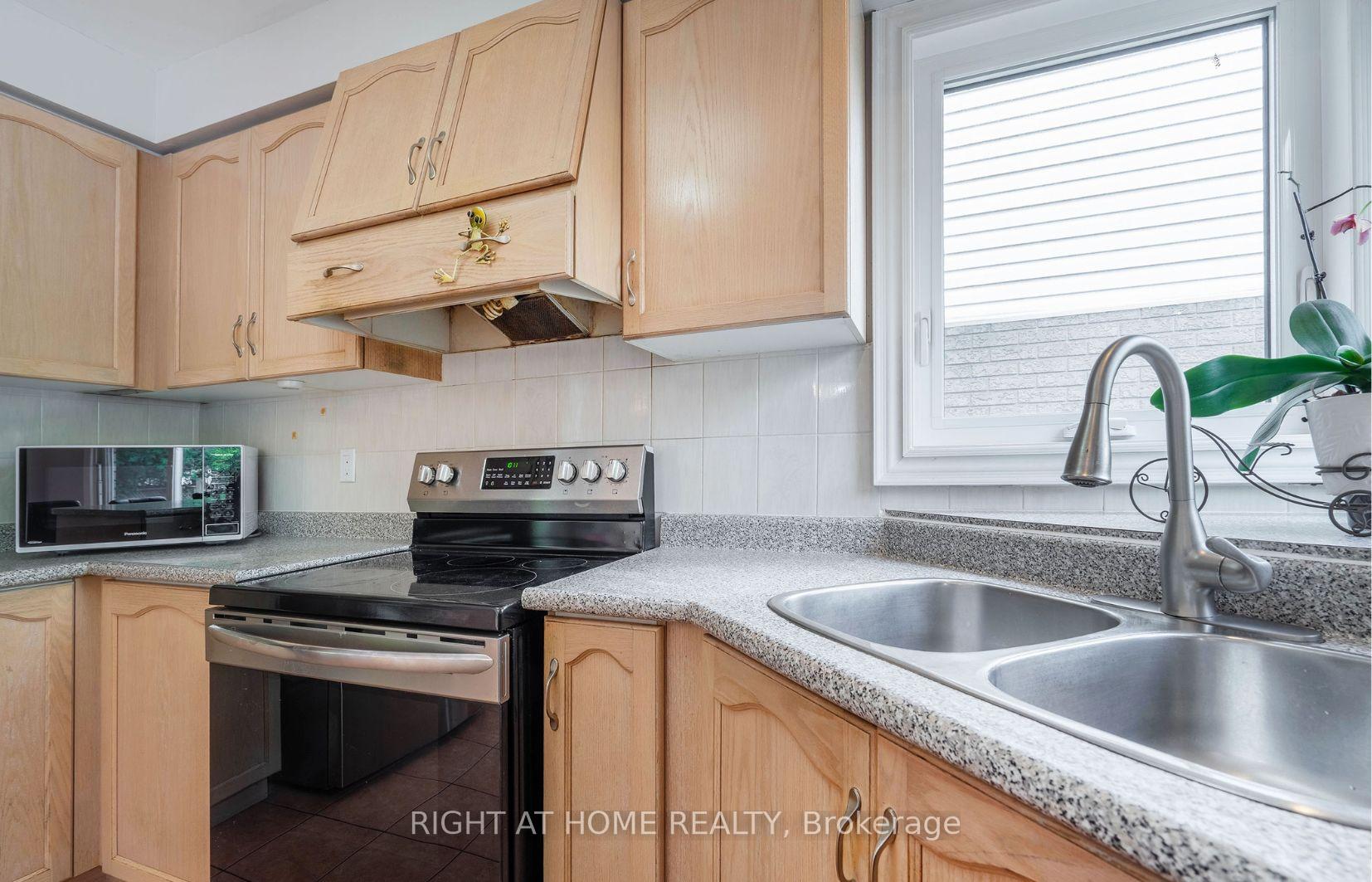 Photo 6 of 1262 Upper Paradise Road, Hamilton, Carpenter — HOMEH