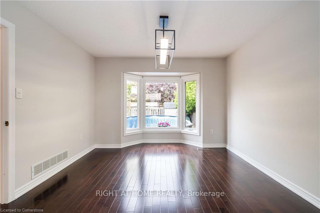 Photo 12 of 1262 Upper Paradise Road, Hamilton, Carpenter — HOMEH