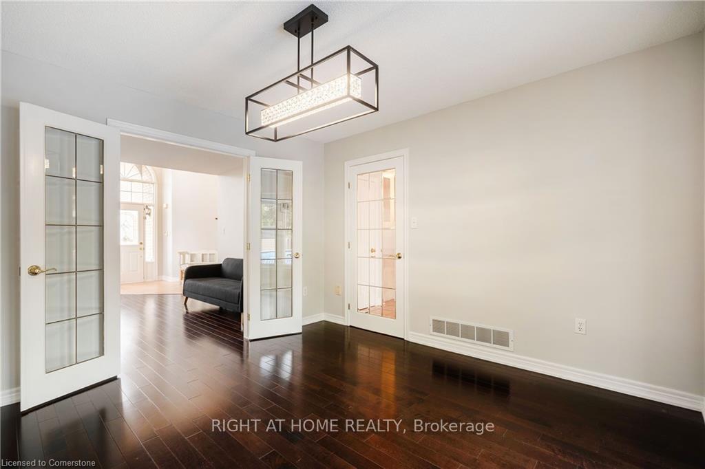 Photo 13 of 1262 Upper Paradise Road, Hamilton, Carpenter — HOMEH