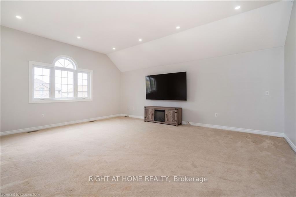 Photo 19 of 1262 Upper Paradise Road, Hamilton, Carpenter — HOMEH