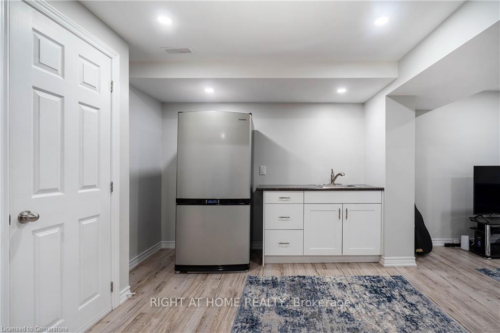 Photo 33 of 1262 Upper Paradise Road, Hamilton, Carpenter — HOMEH