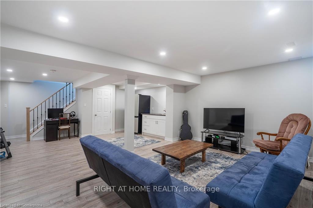 Photo 35 of 1262 Upper Paradise Road, Hamilton, Carpenter — HOMEH