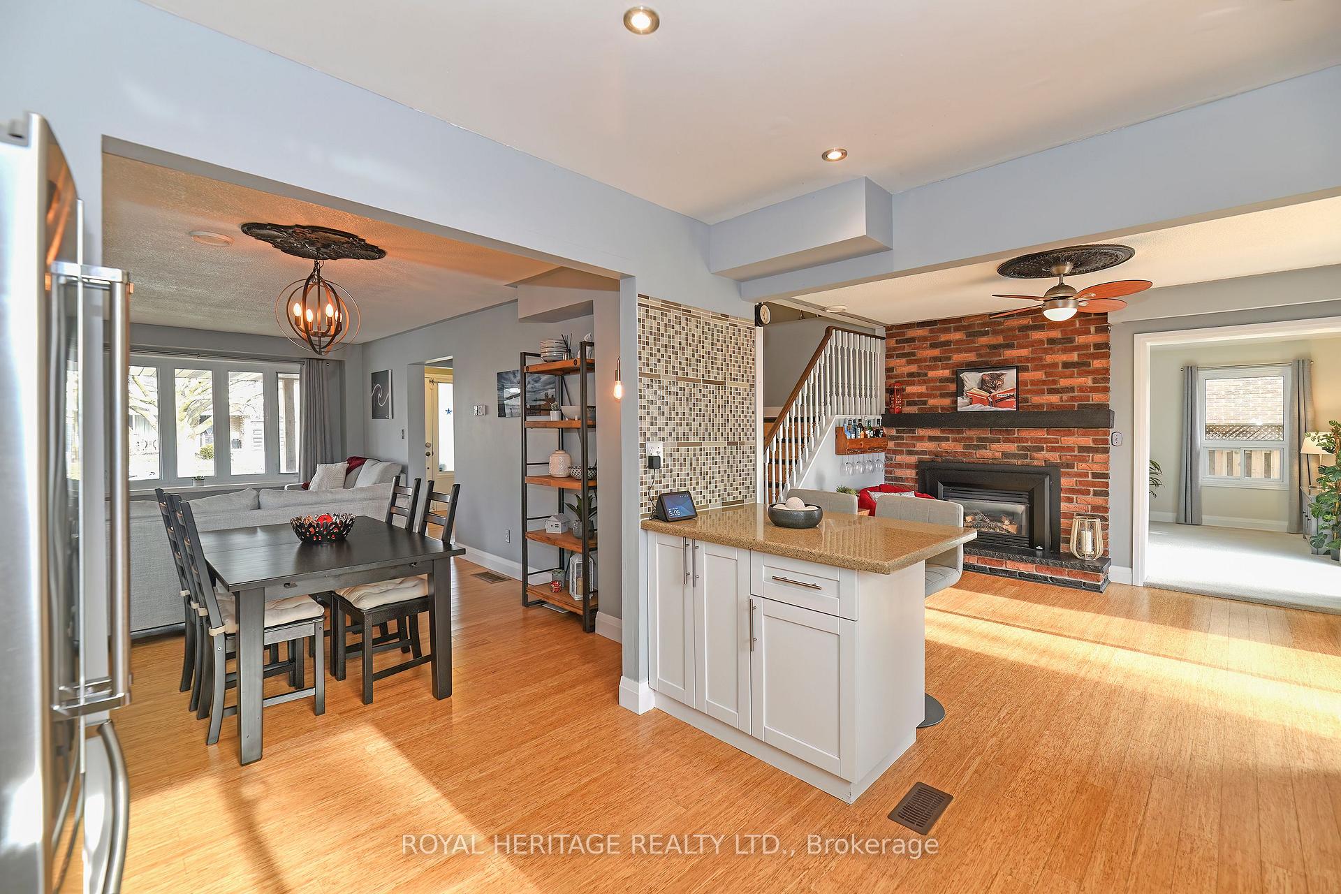 Photo 2 of 32 Hillier Street, Clarington, Bowmanville — HOMEH