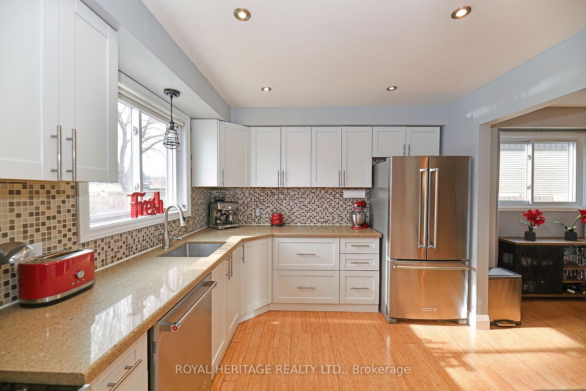 Photo 3 of 32 Hillier Street, Clarington, Bowmanville — HOMEH