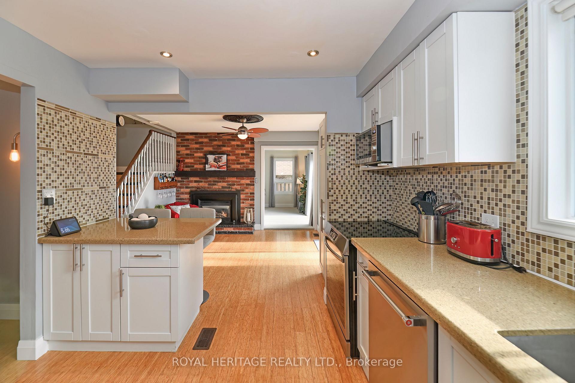 Photo 5 of 32 Hillier Street, Clarington, Bowmanville — HOMEH