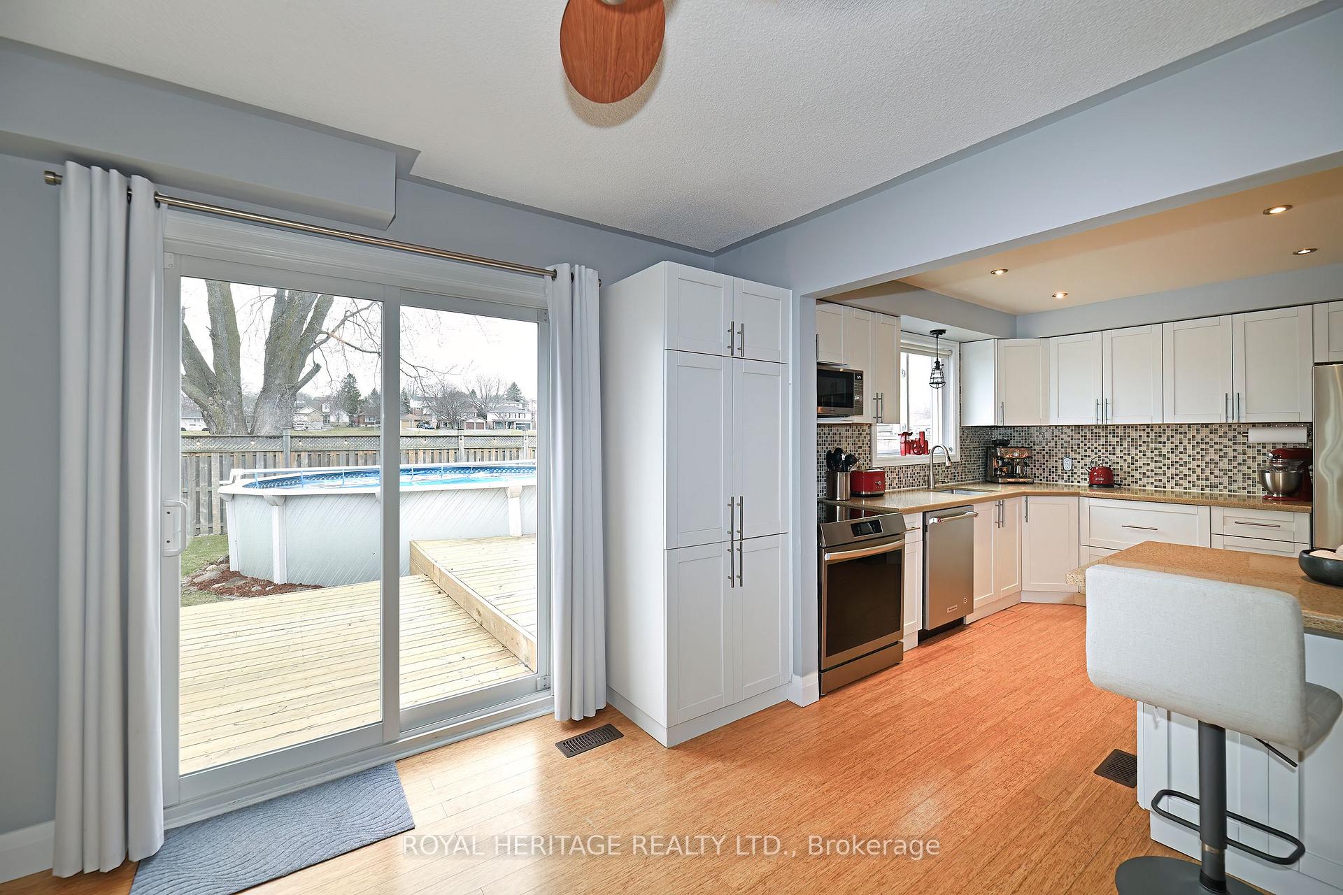 Photo 8 of 32 Hillier Street, Clarington, Bowmanville — HOMEH