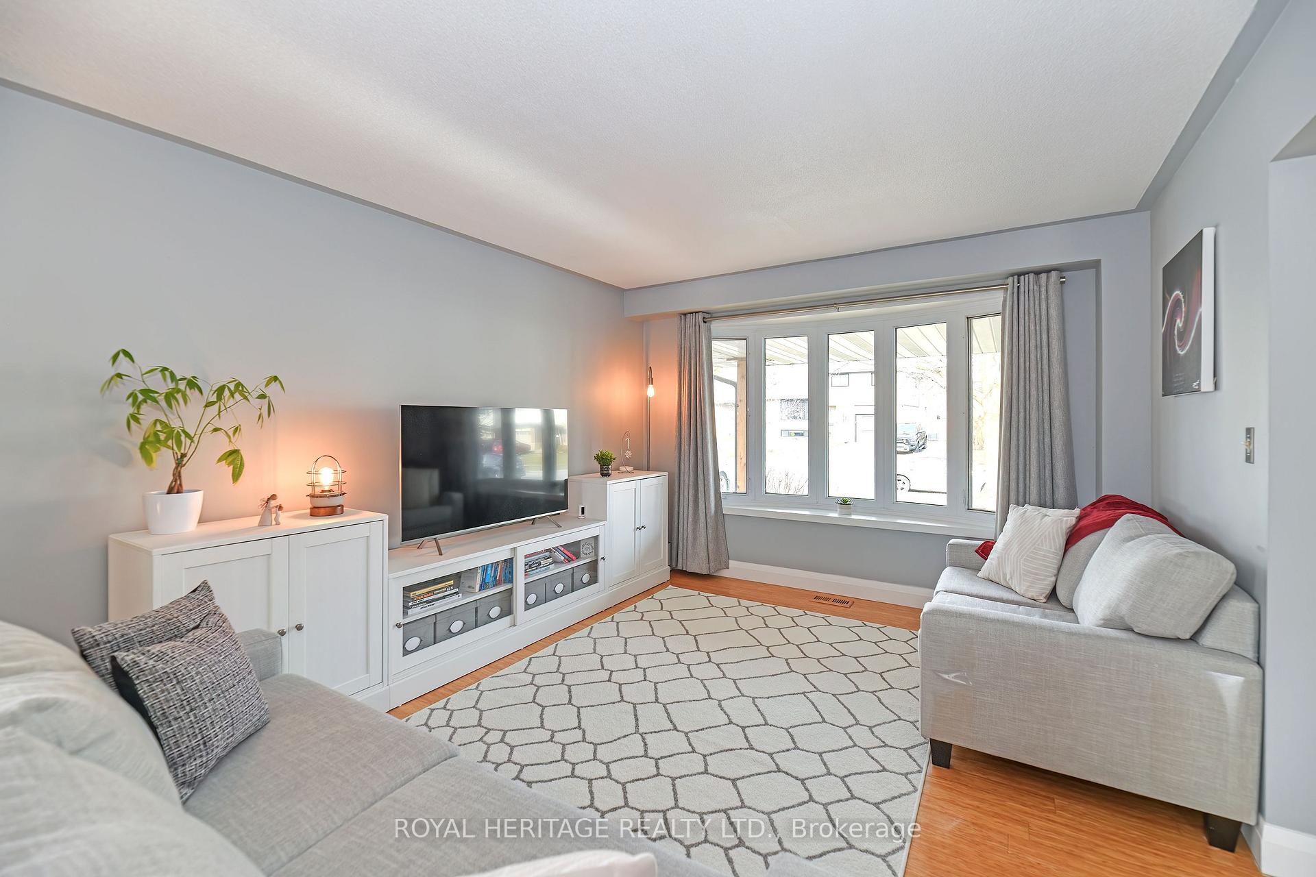 Photo 12 of 32 Hillier Street, Clarington, Bowmanville — HOMEH