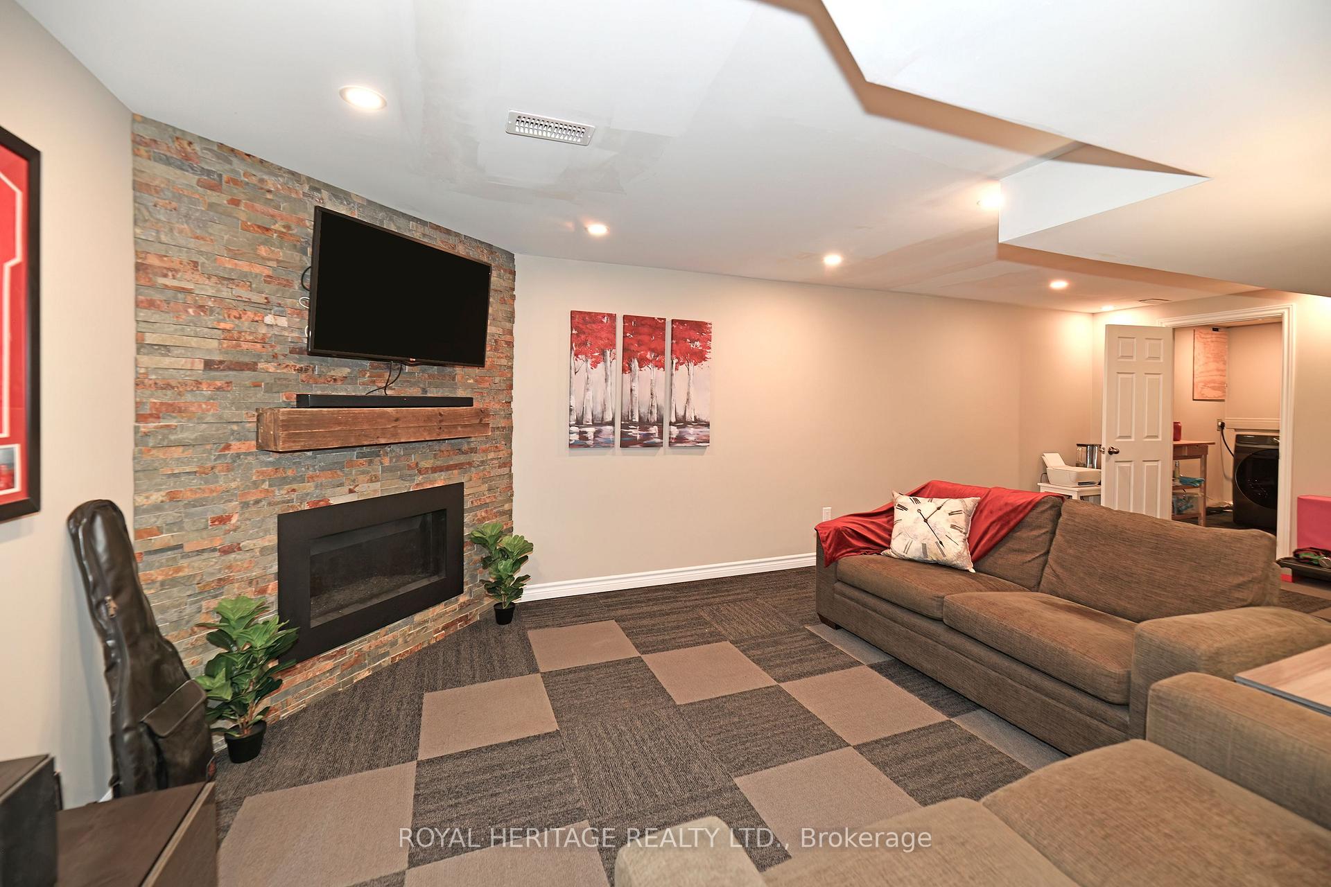 Photo 25 of 32 Hillier Street, Clarington, Bowmanville — HOMEH