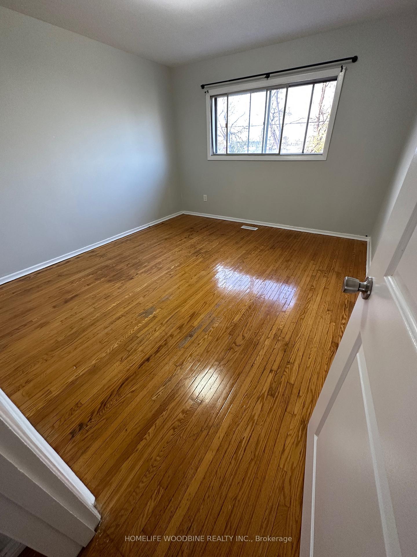 Photo 7 of 31 Benton Street, Brampton, Brampton East — HOMEH