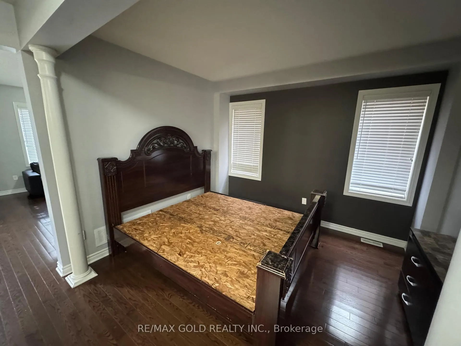Photo 3 of 84 Summitgreen Crescent, Brampton, Sandringham-Wellington — HOMEH
