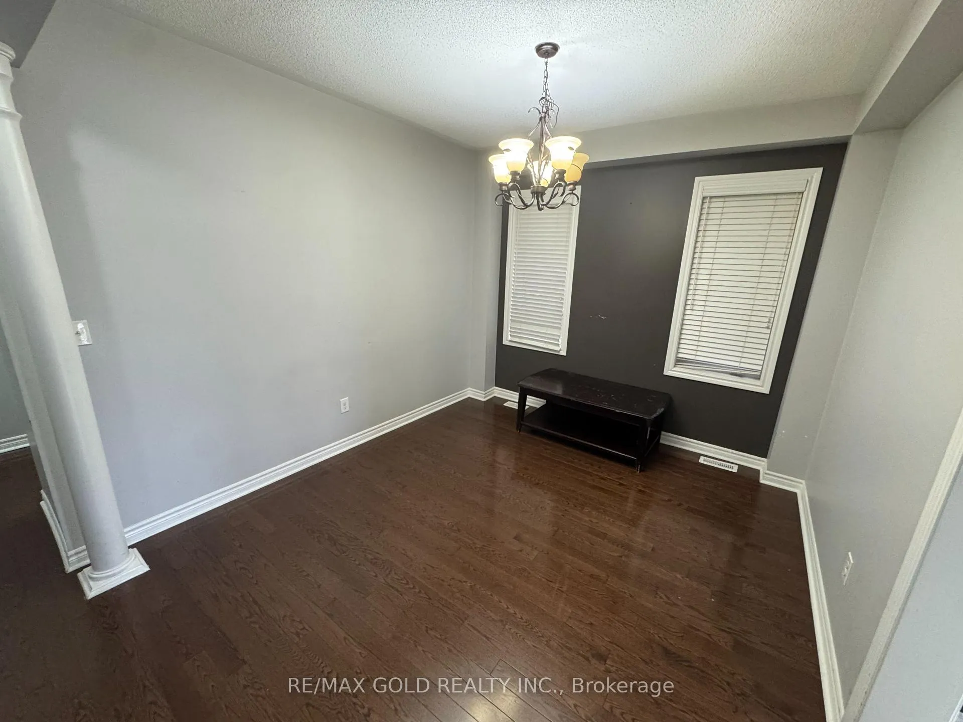 Photo 4 of 84 Summitgreen Crescent, Brampton, Sandringham-Wellington — HOMEH