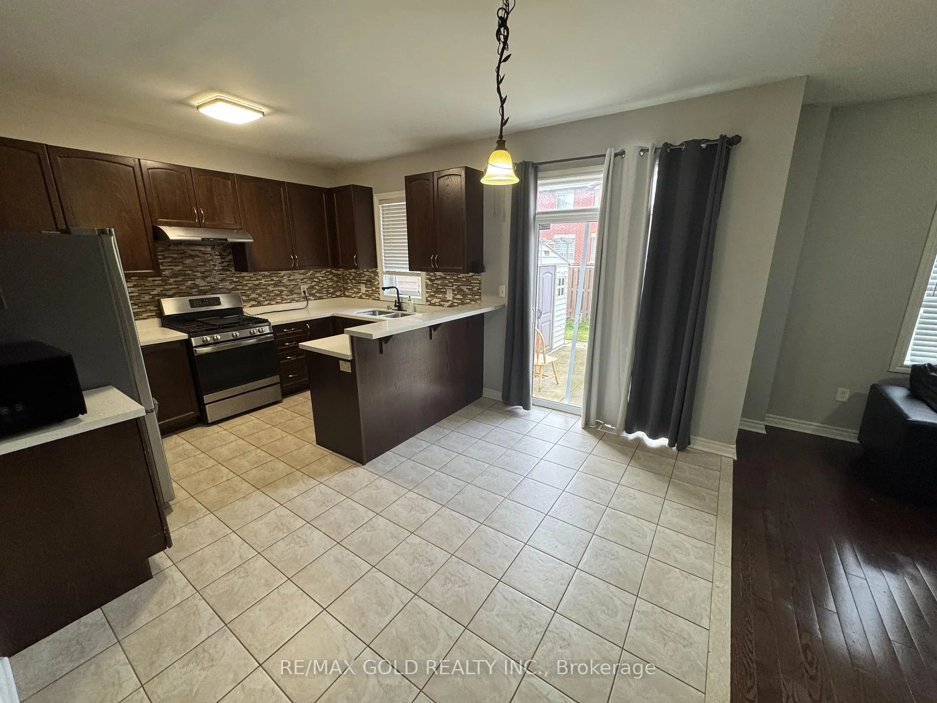 Photo 6 of 84 Summitgreen Crescent, Brampton, Sandringham-Wellington — HOMEH
