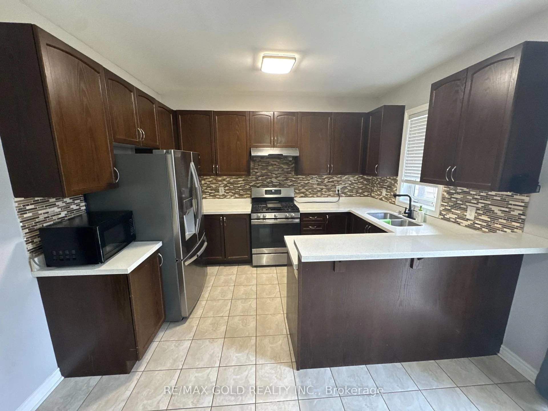 Photo 8 of 84 Summitgreen Crescent, Brampton, Sandringham-Wellington — HOMEH