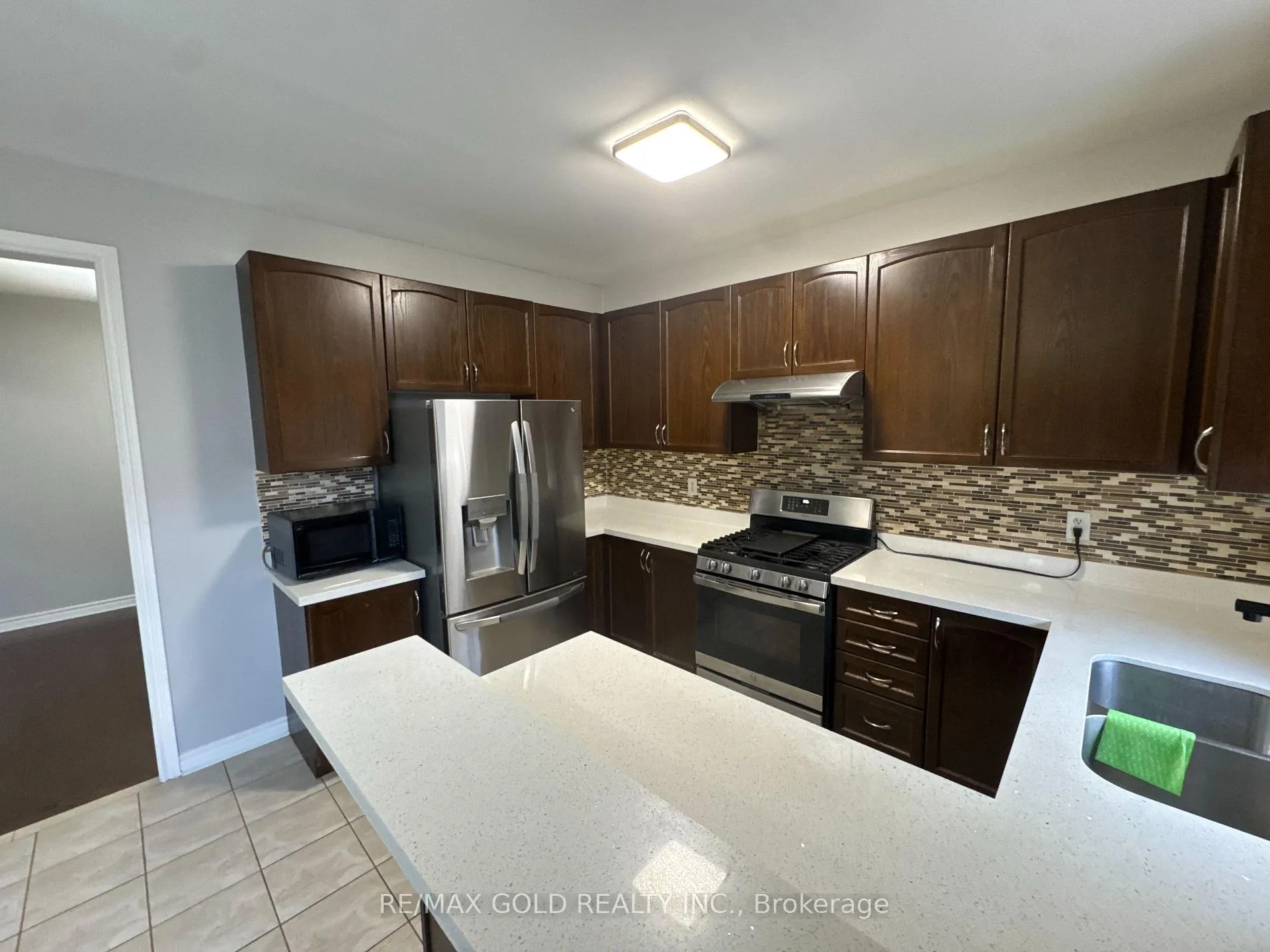 Photo 11 of 84 Summitgreen Crescent, Brampton, Sandringham-Wellington — HOMEH