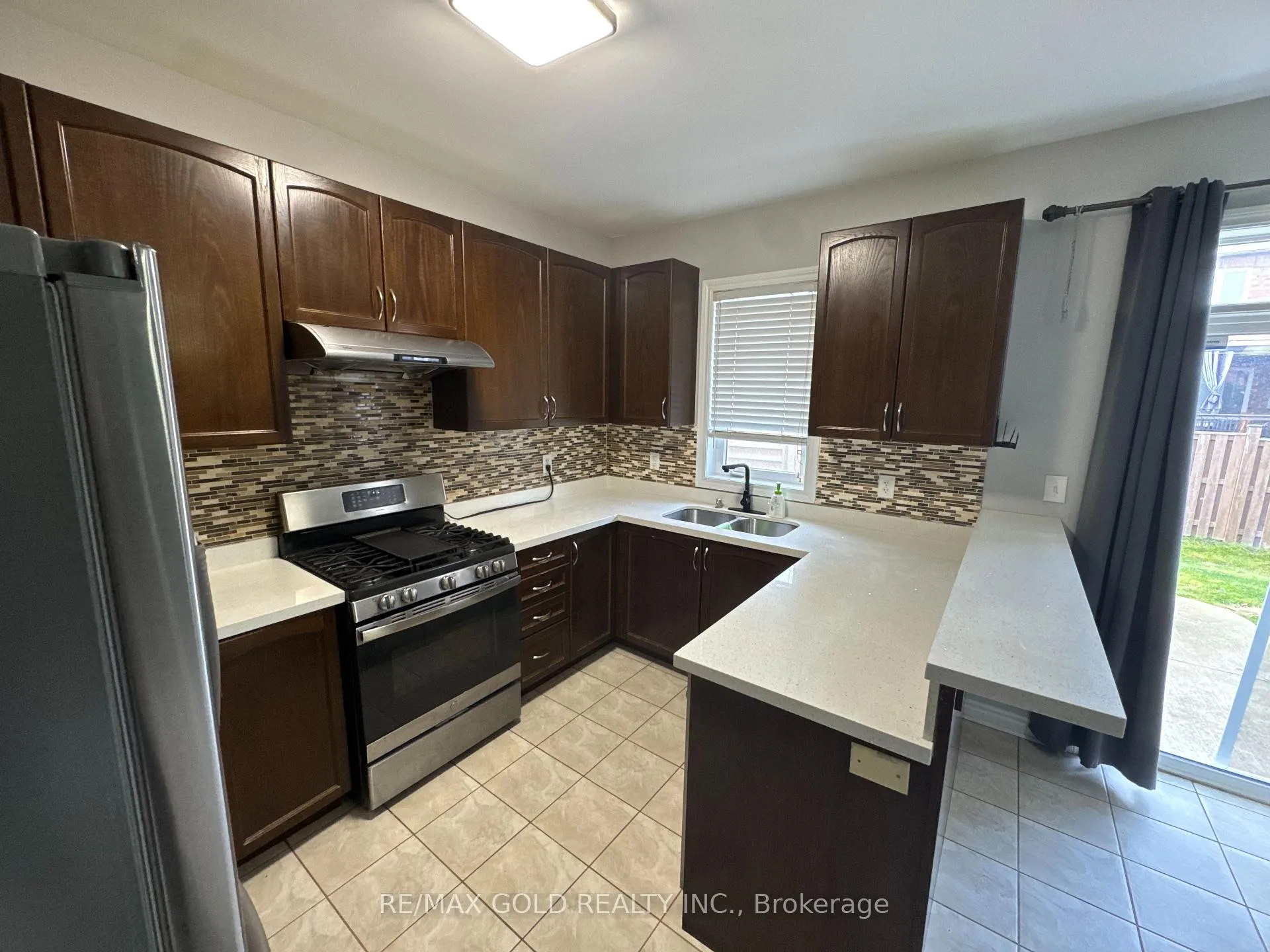 Photo 12 of 84 Summitgreen Crescent, Brampton, Sandringham-Wellington — HOMEH