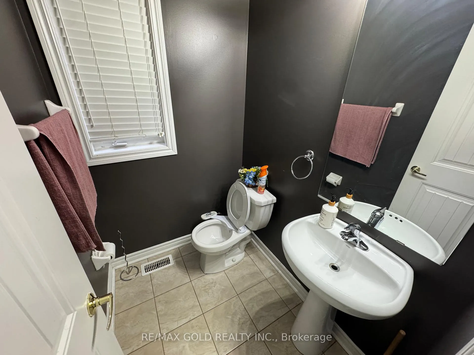 Photo 13 of 84 Summitgreen Crescent, Brampton, Sandringham-Wellington — HOMEH