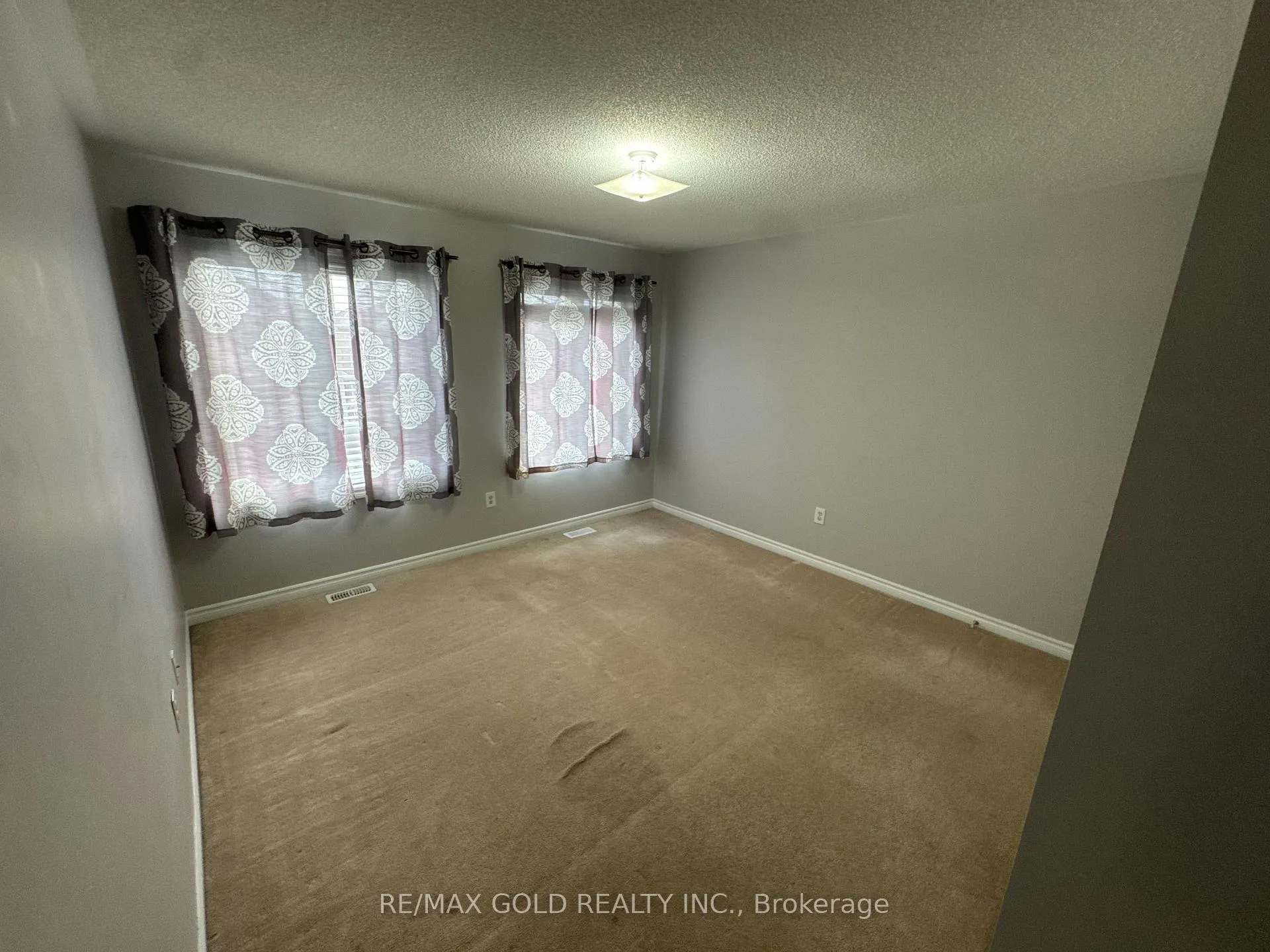Photo 18 of 84 Summitgreen Crescent, Brampton, Sandringham-Wellington — HOMEH
