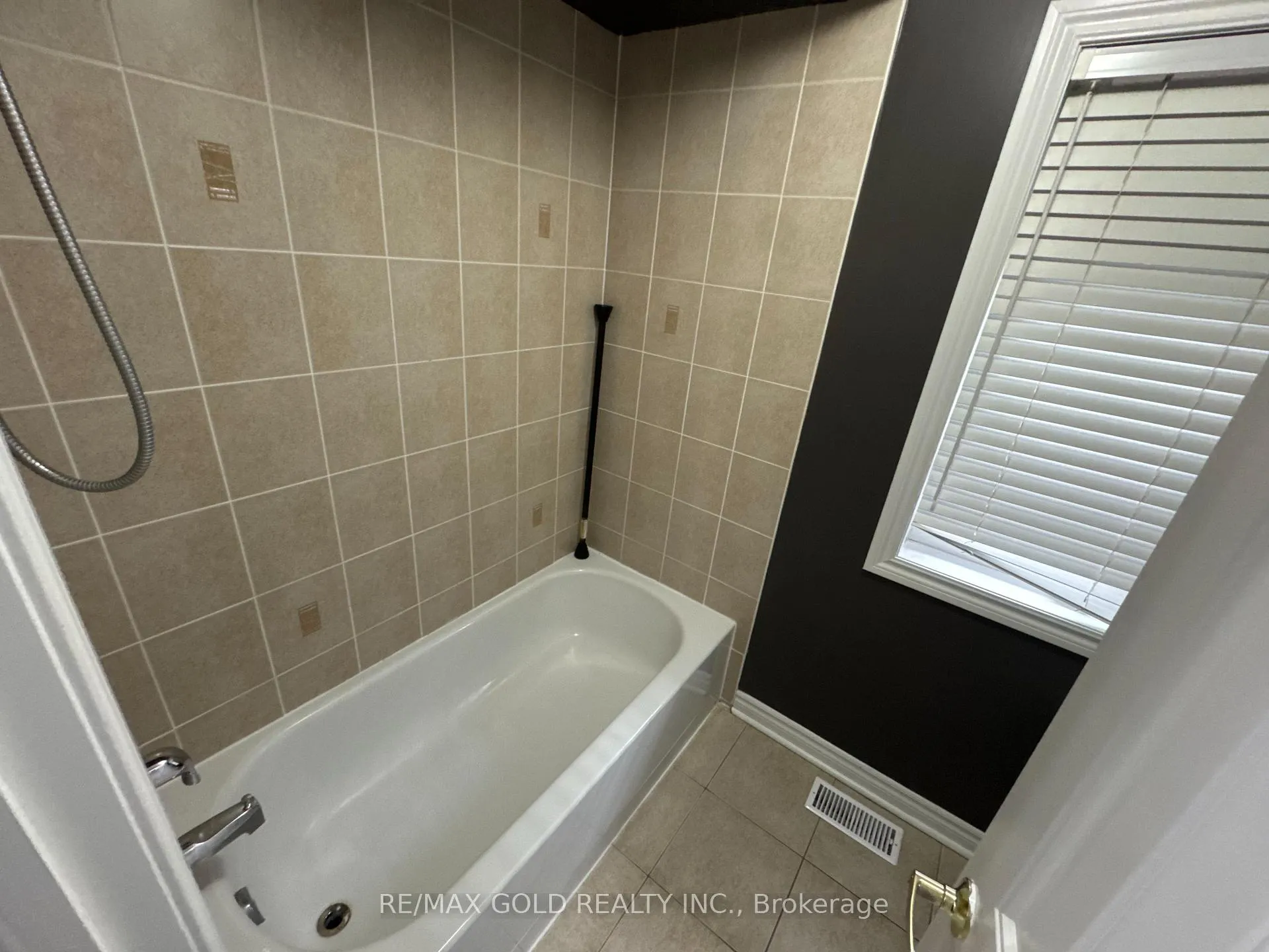 Photo 19 of 84 Summitgreen Crescent, Brampton, Sandringham-Wellington — HOMEH
