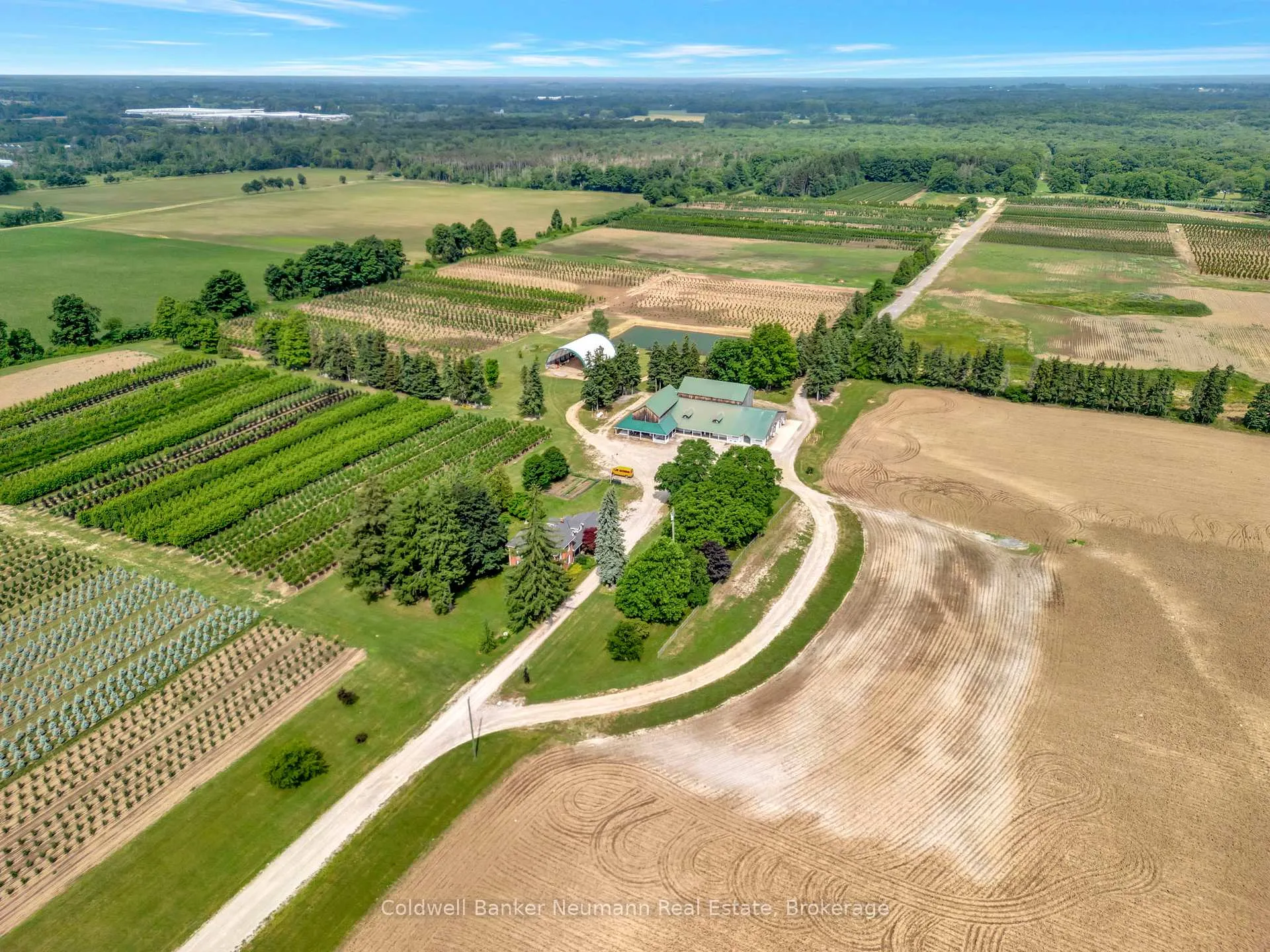 Photo 4 of 573 Parkside Drive, Hamilton, Rural Flamborough — HOMEH