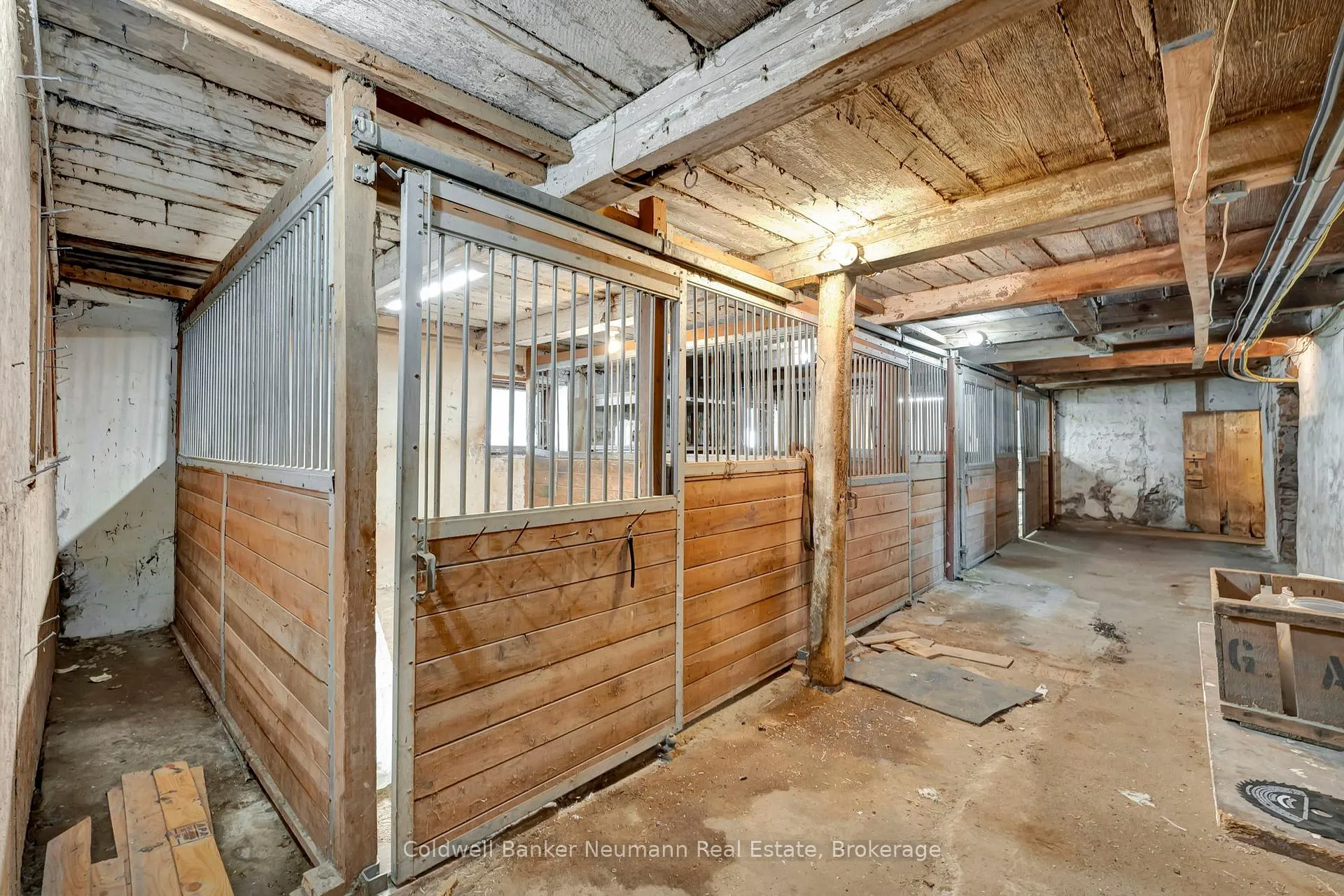Photo 35 of 573 Parkside Drive, Hamilton, Rural Flamborough — HOMEH