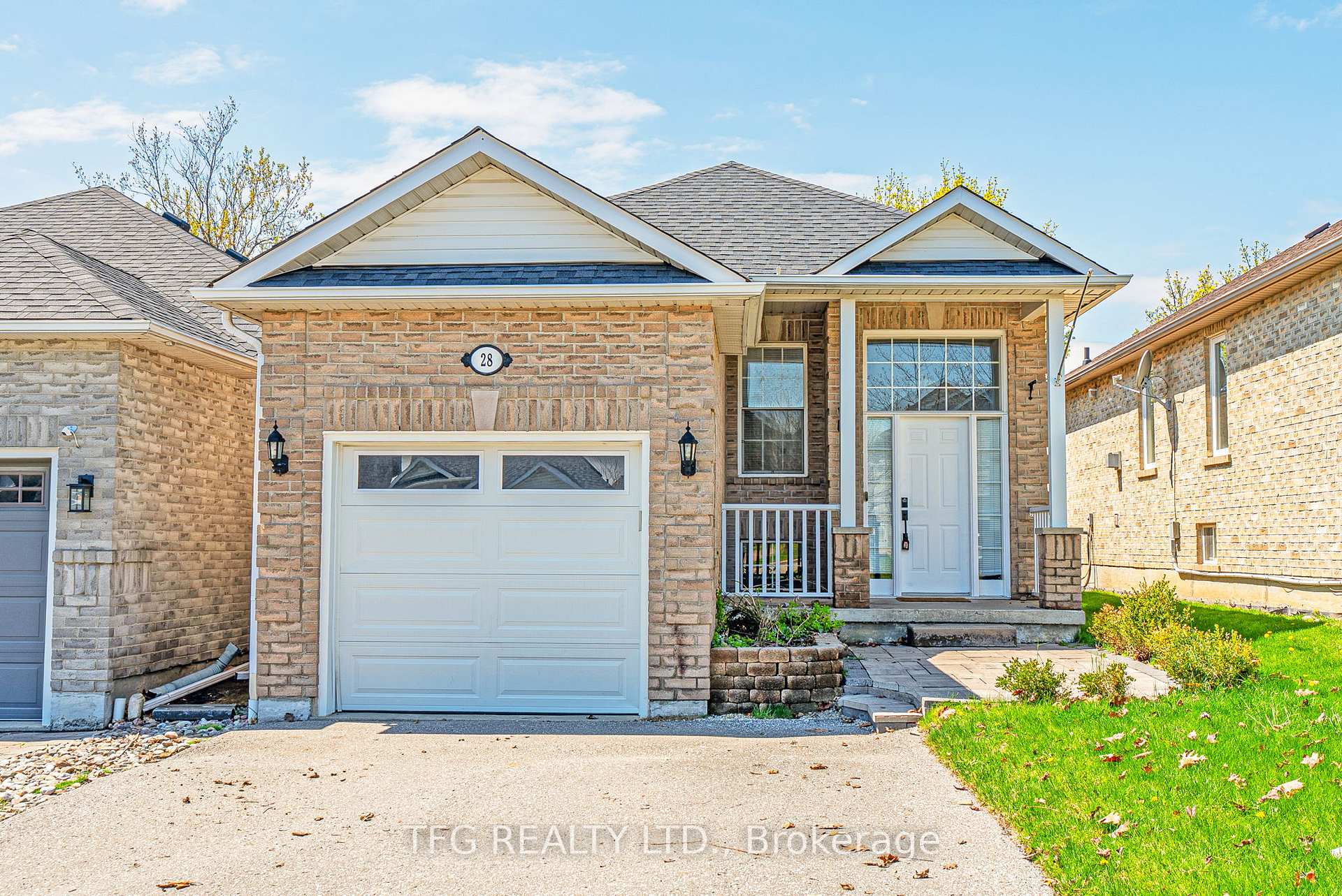 Photo 1 of 28 Eastfield Crescent, Clarington, Courtice — HOMEH