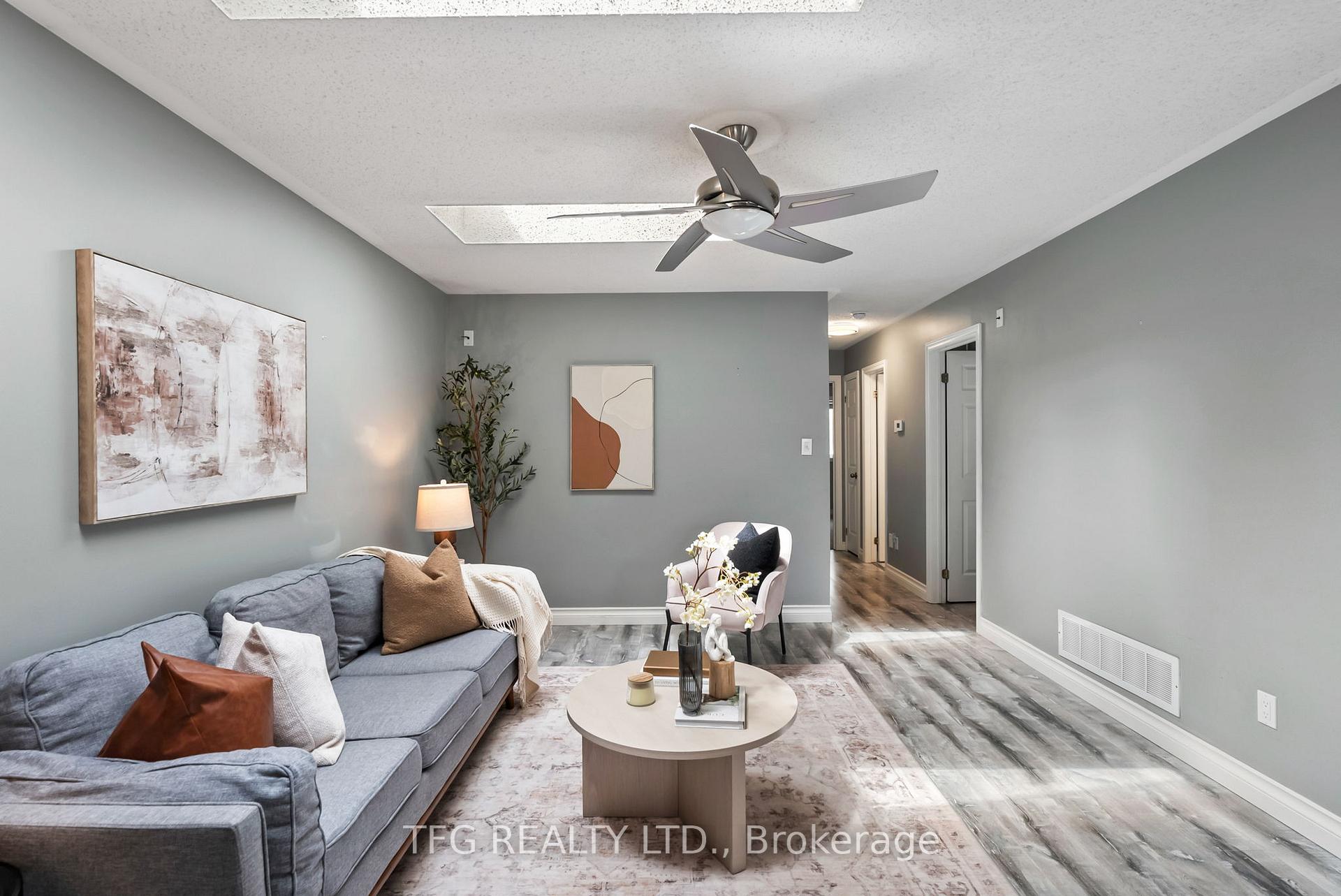 Photo 5 of 28 Eastfield Crescent, Clarington, Courtice — HOMEH