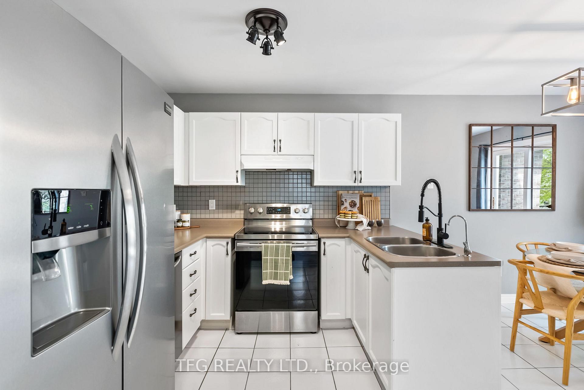 Photo 8 of 28 Eastfield Crescent, Clarington, Courtice — HOMEH