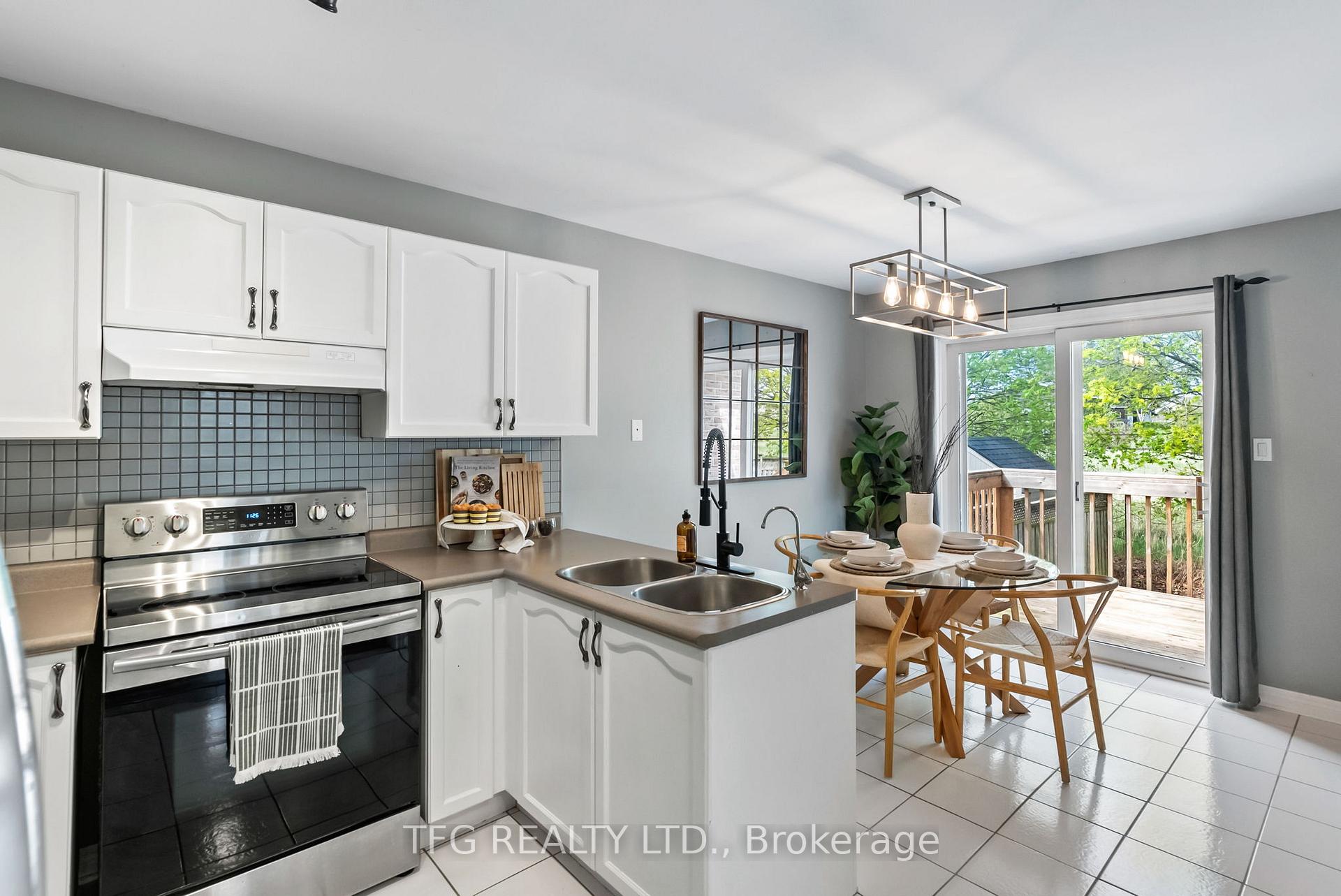 Photo 9 of 28 Eastfield Crescent, Clarington, Courtice — HOMEH