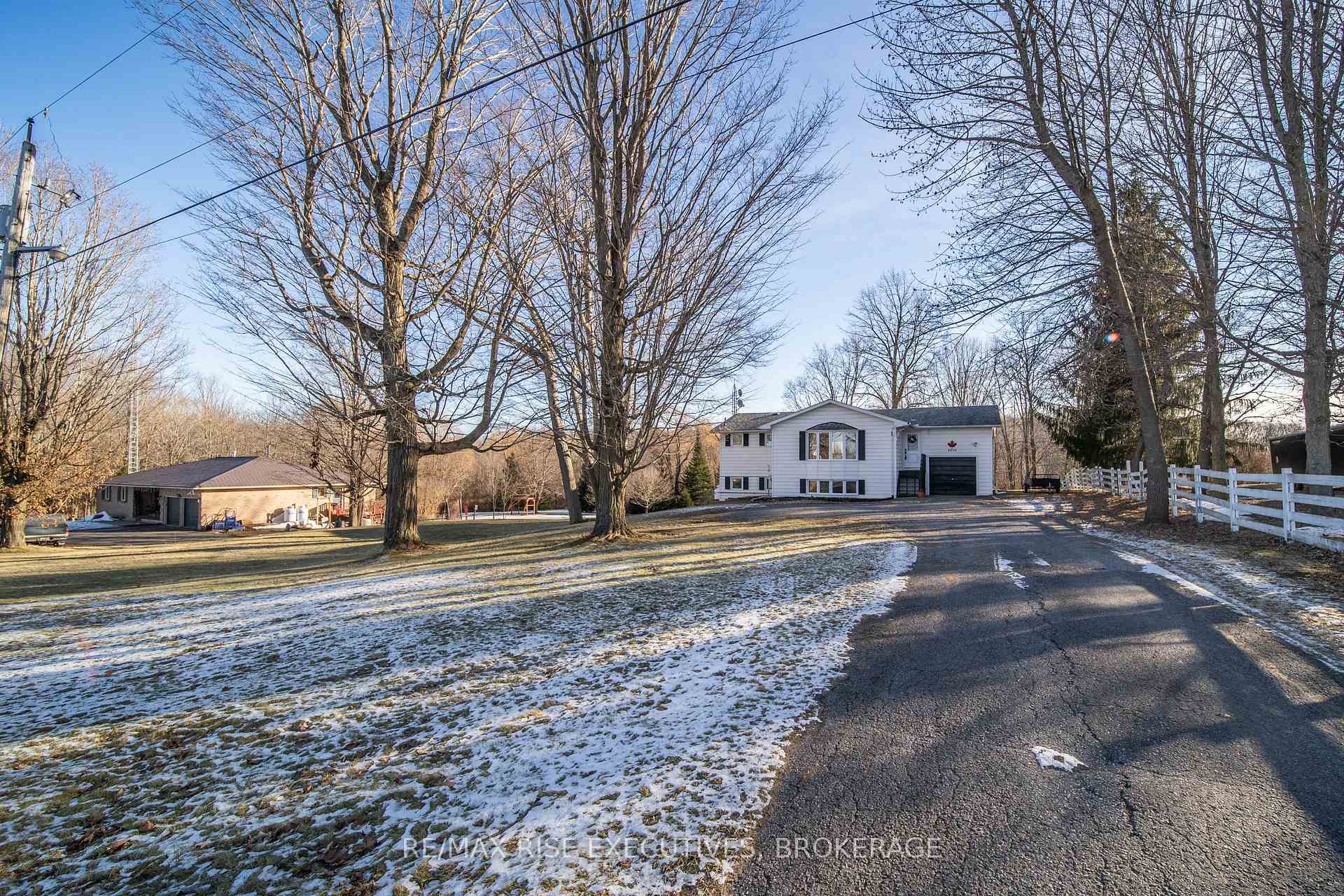 Photo 2 of 2039 Washburn Road, Frontenac, Frontenac South — HOMEH