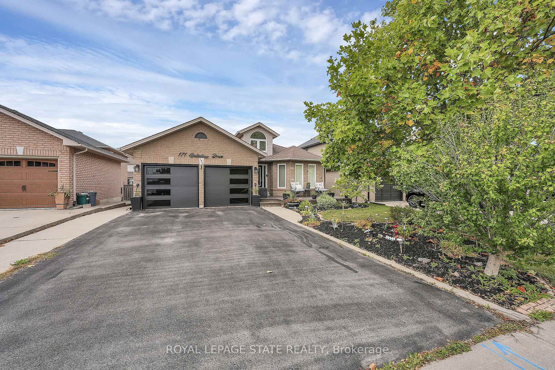 Photo 1 of 171 Gatestone Drive, Hamilton, Stoney Creek Mountain — HOMEH