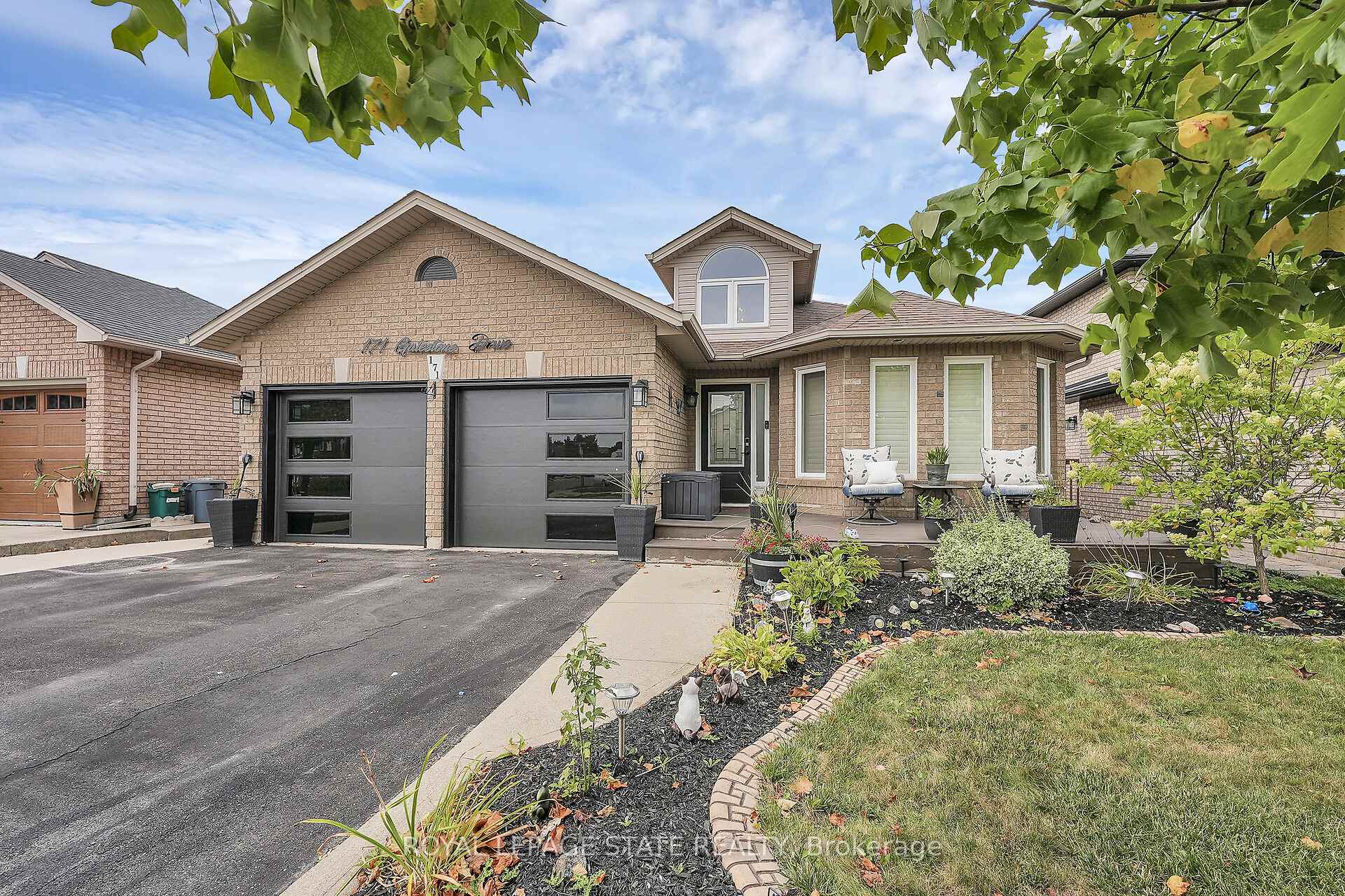 Photo 2 of 171 Gatestone Drive, Hamilton, Stoney Creek Mountain — HOMEH