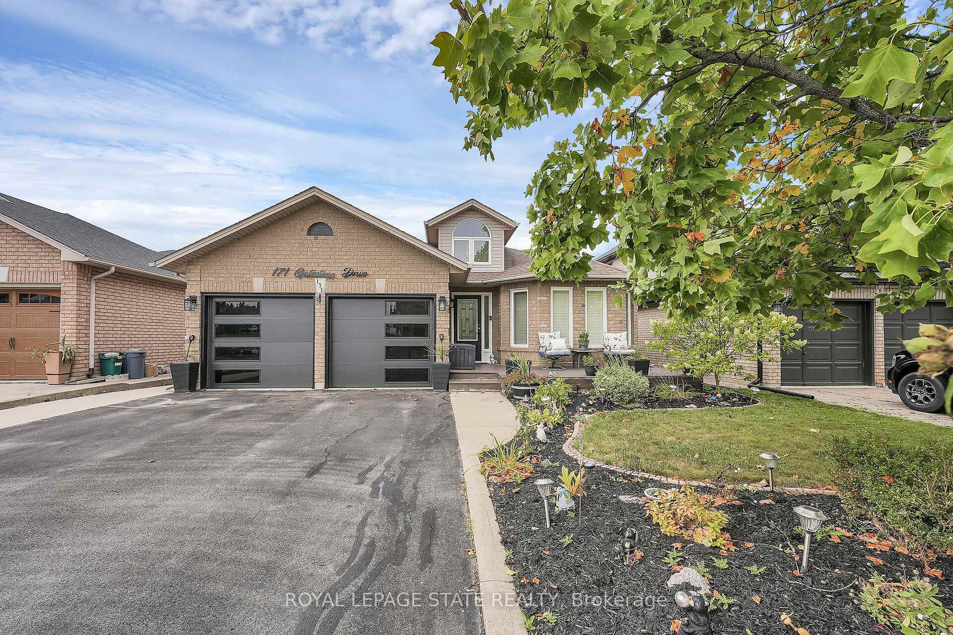 Photo 3 of 171 Gatestone Drive, Hamilton, Stoney Creek Mountain — HOMEH