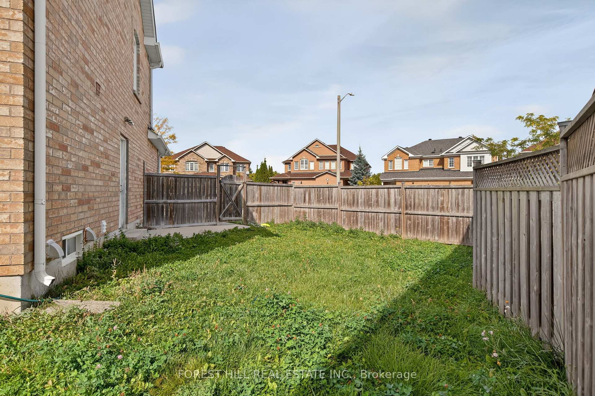 Photo 28 of 19 Rednor Drive, Brampton, Bram East — HOMEH