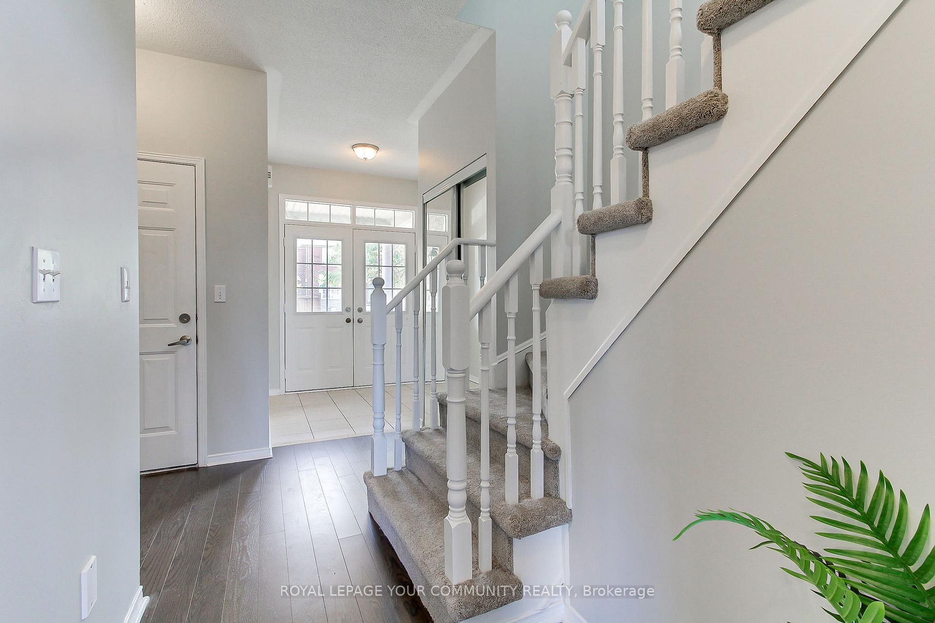 Photo 5 of 34 Pennyroyal Crescent, Brampton, Bramalea North Industrial — HOMEH
