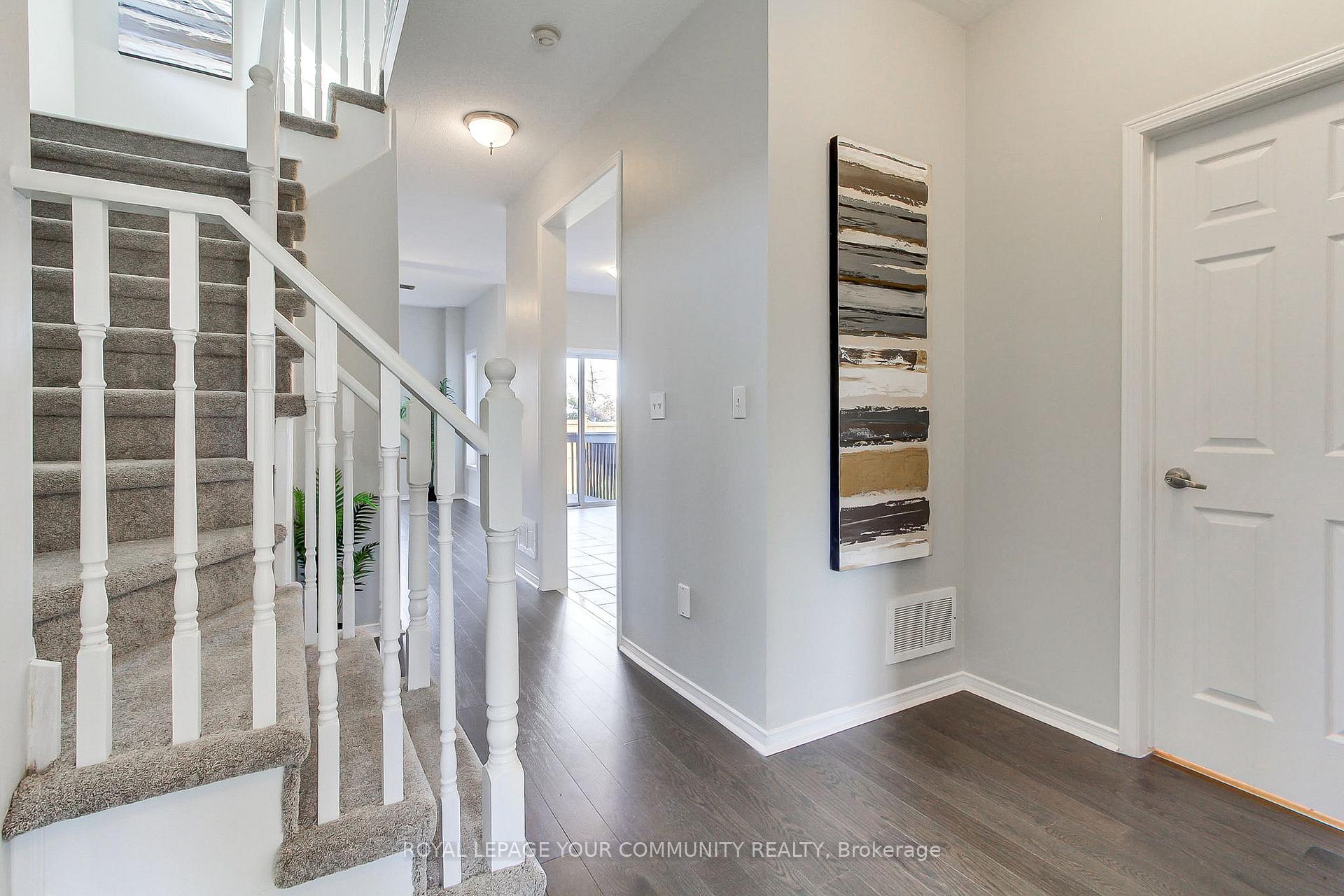 Photo 6 of 34 Pennyroyal Crescent, Brampton, Bramalea North Industrial — HOMEH
