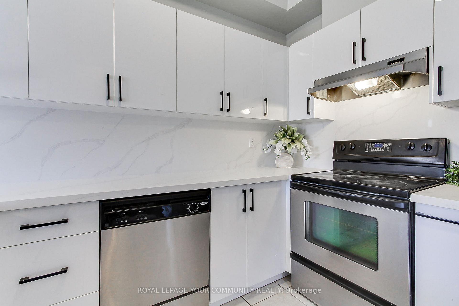Photo 11 of 34 Pennyroyal Crescent, Brampton, Bramalea North Industrial — HOMEH