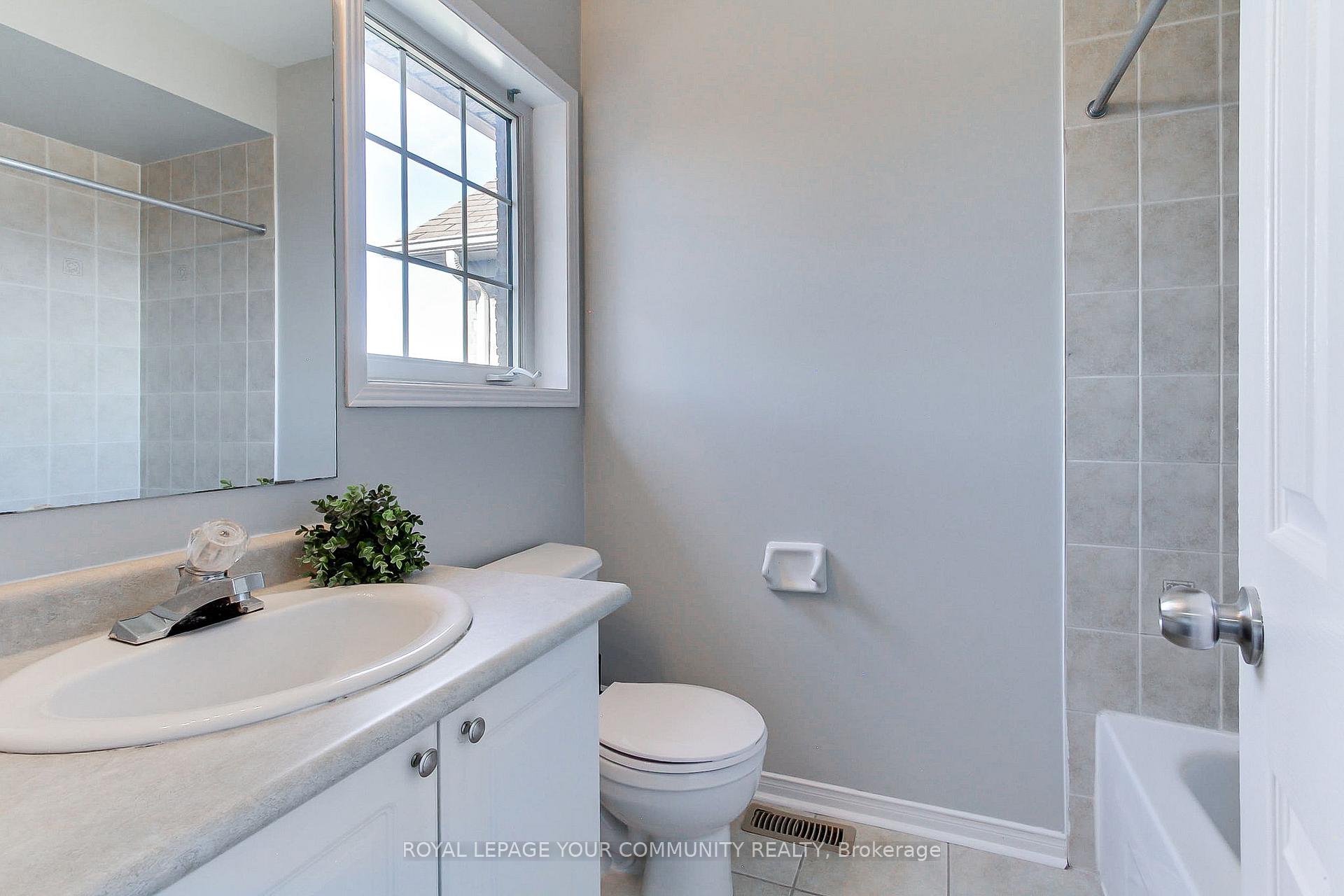 Photo 24 of 34 Pennyroyal Crescent, Brampton, Bramalea North Industrial — HOMEH