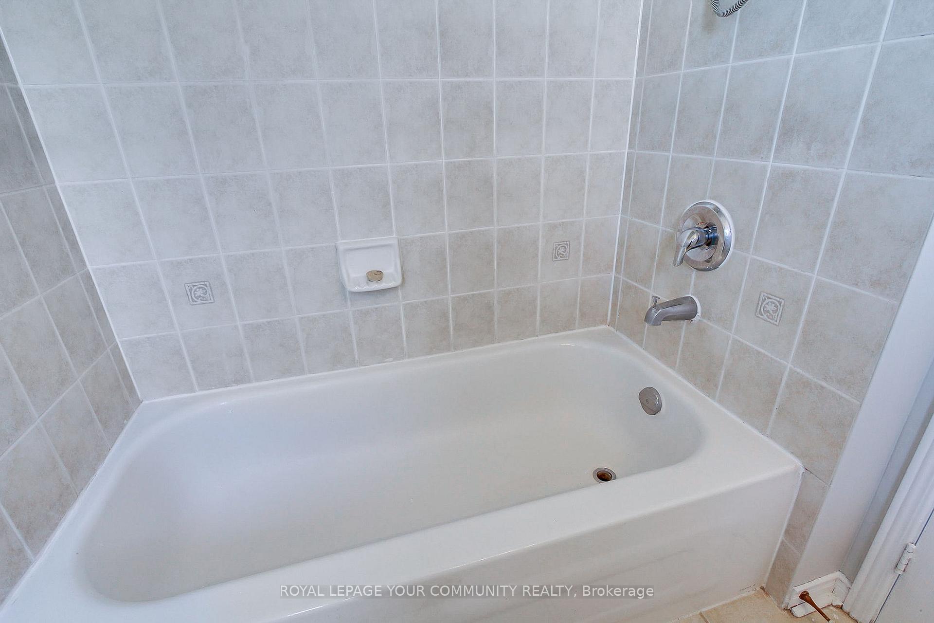 Photo 25 of 34 Pennyroyal Crescent, Brampton, Bramalea North Industrial — HOMEH