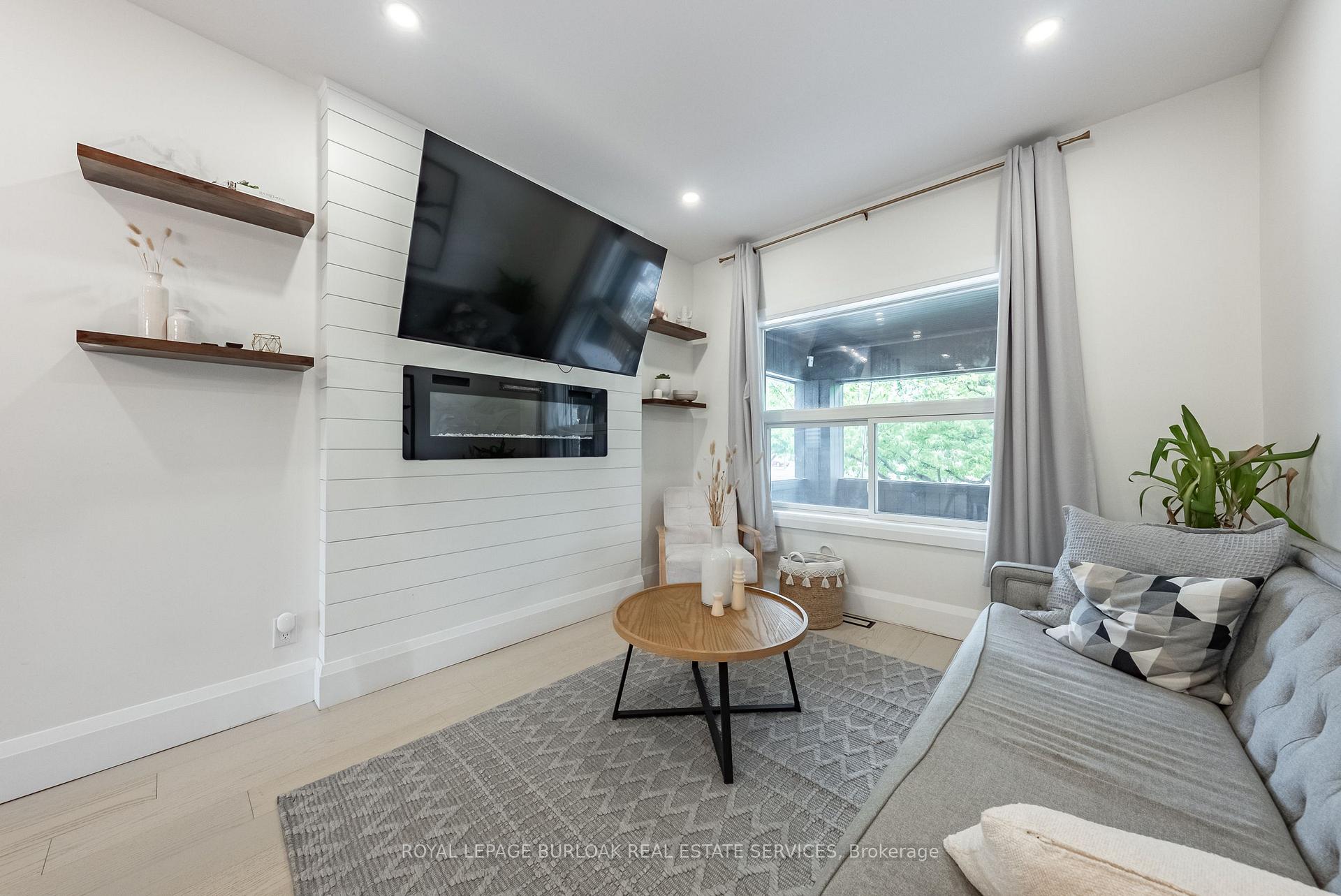 Photo 3 of 302 Dunsmure Road, Hamilton, Crown Point — HOMEH