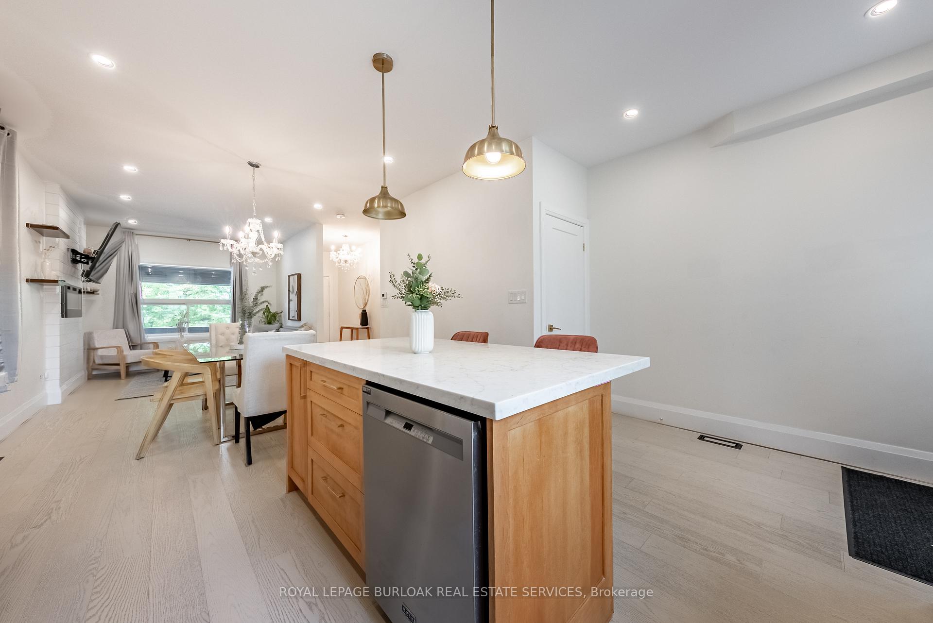 Photo 8 of 302 Dunsmure Road, Hamilton, Crown Point — HOMEH