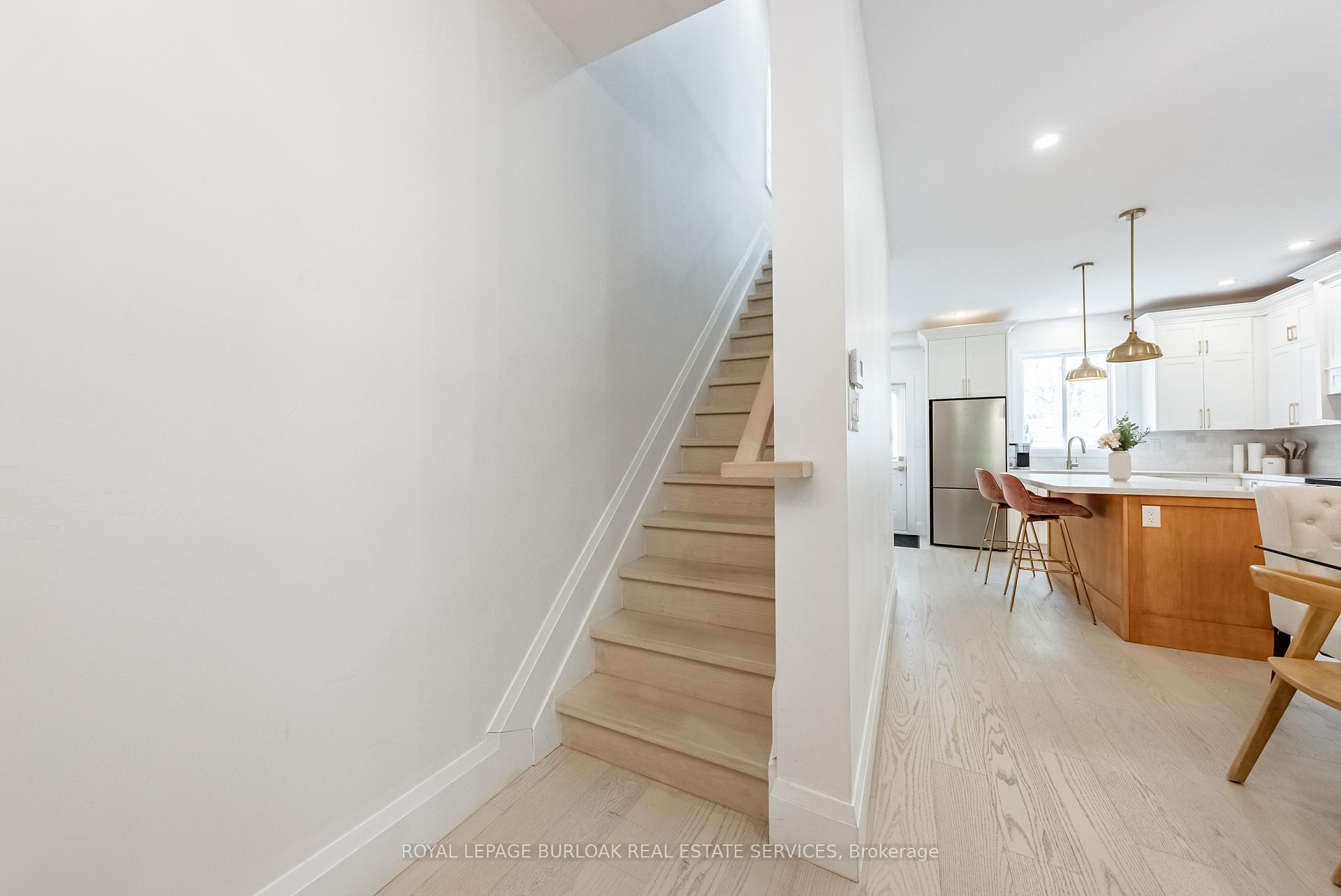 Photo 10 of 302 Dunsmure Road, Hamilton, Crown Point — HOMEH