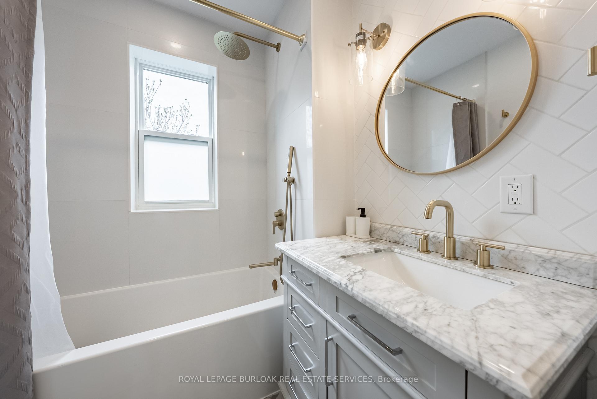 Photo 11 of 302 Dunsmure Road, Hamilton, Crown Point — HOMEH